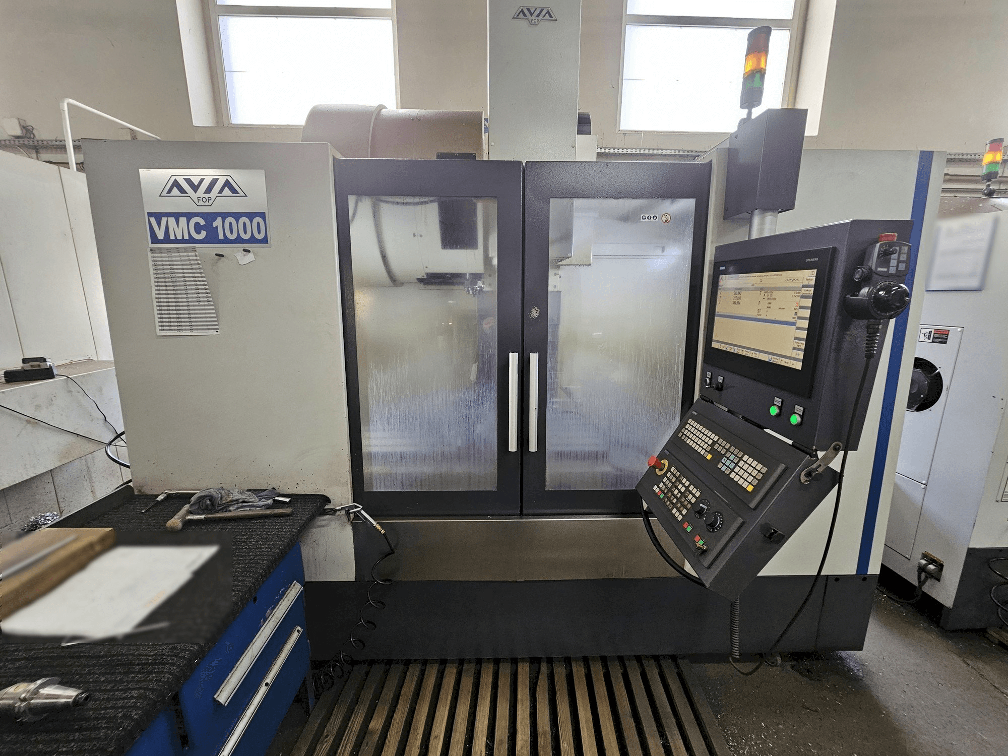 Vista frontal de la máquina Avia VMC 1000