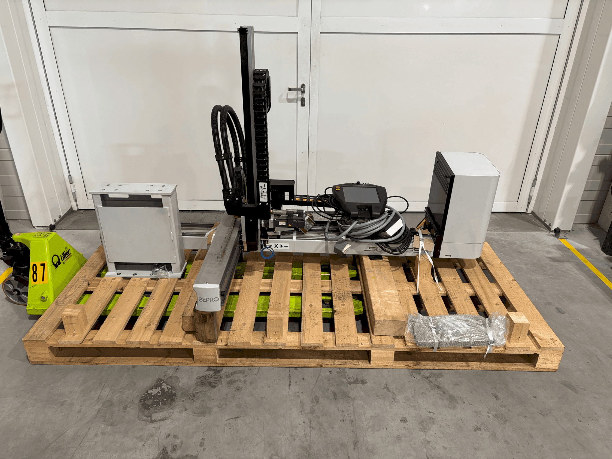 Vista frontal de la máquina Sepro Success 11