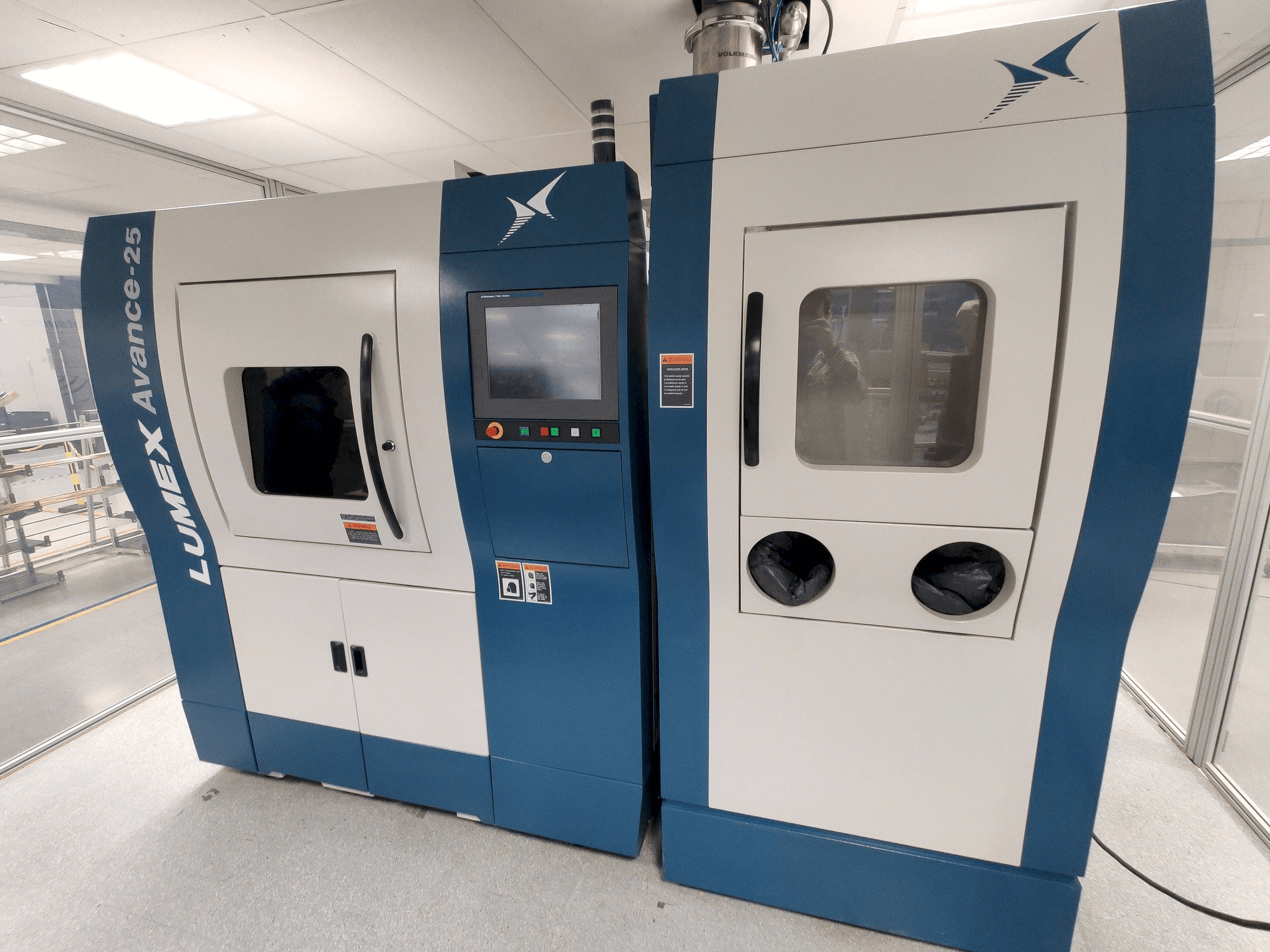 Vista frontal de la máquina Matsuura Lumex Avance-25