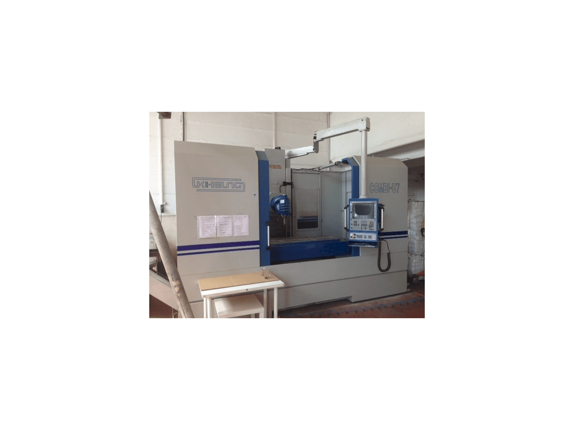 Vista frontal de la máquina KIHEUNG COMBI U7