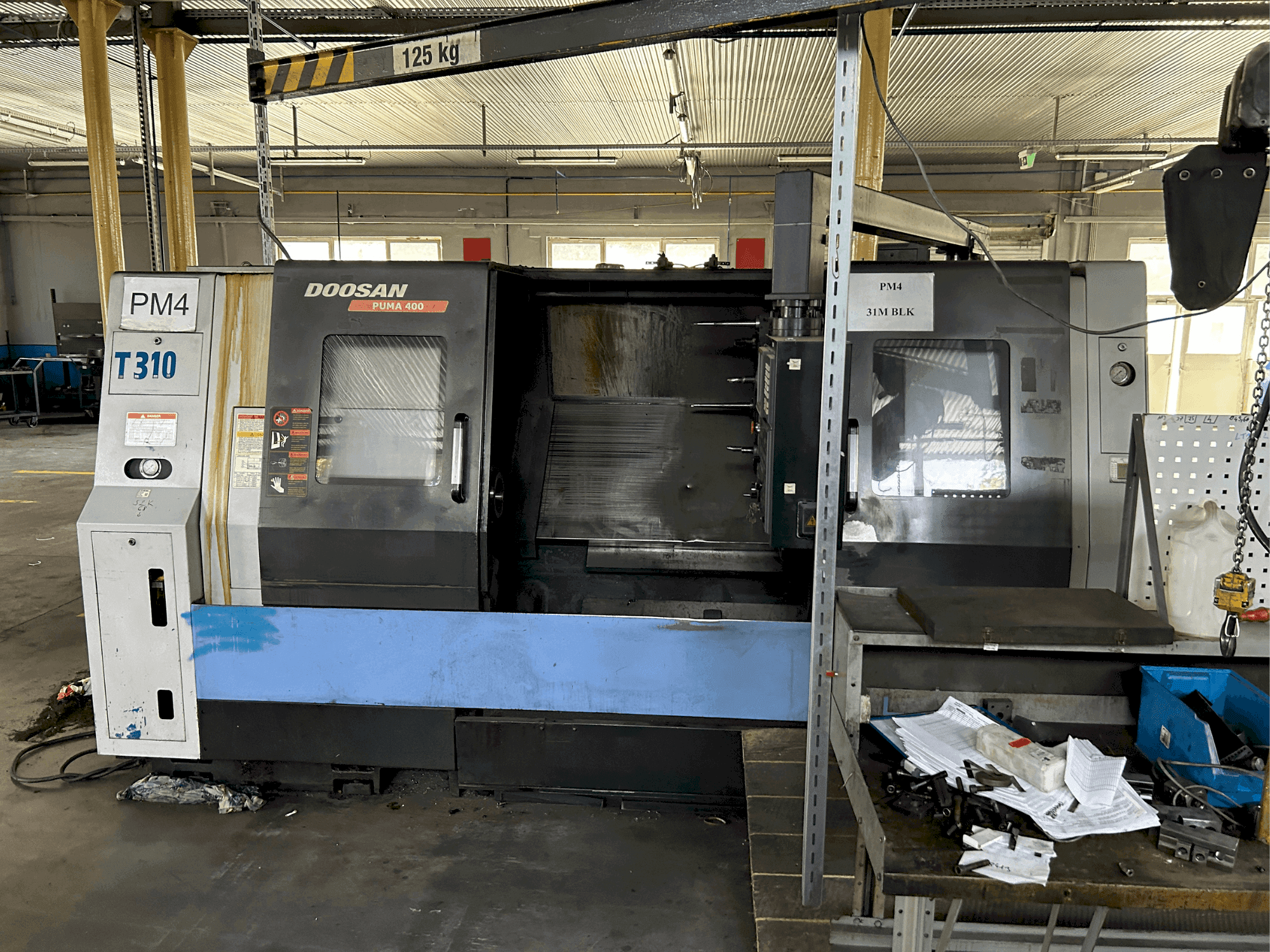 Vista frontal de la máquina DOOSAN puma 400 B