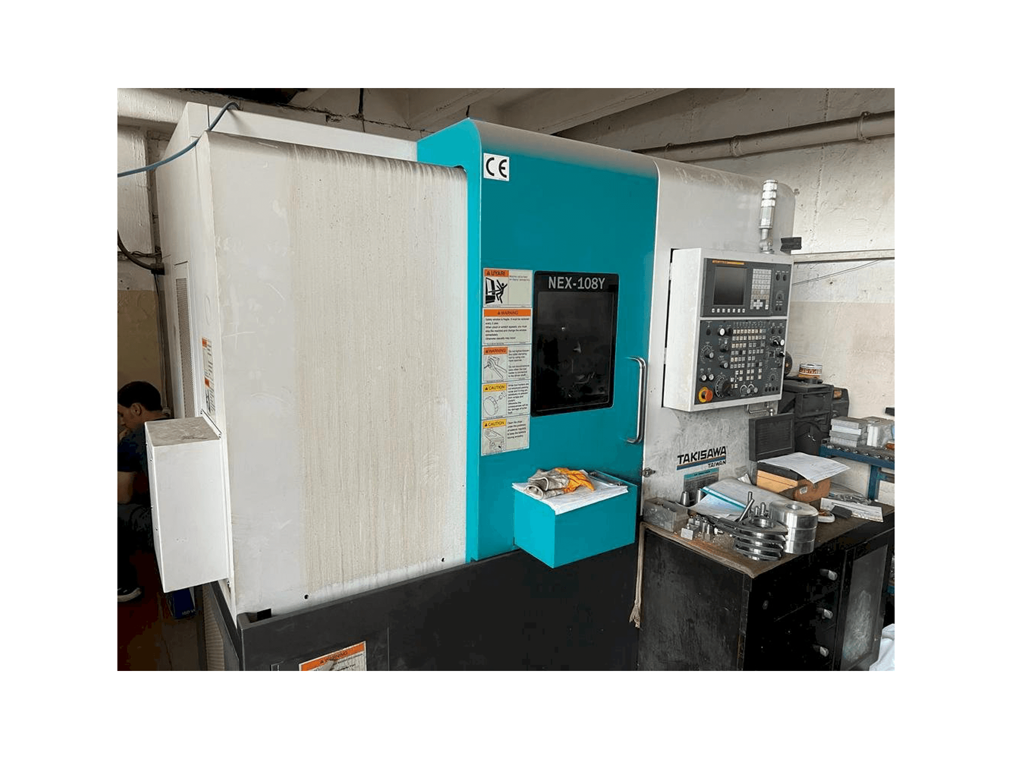 Vista frontal de la máquina Takisawa NEX-108Y