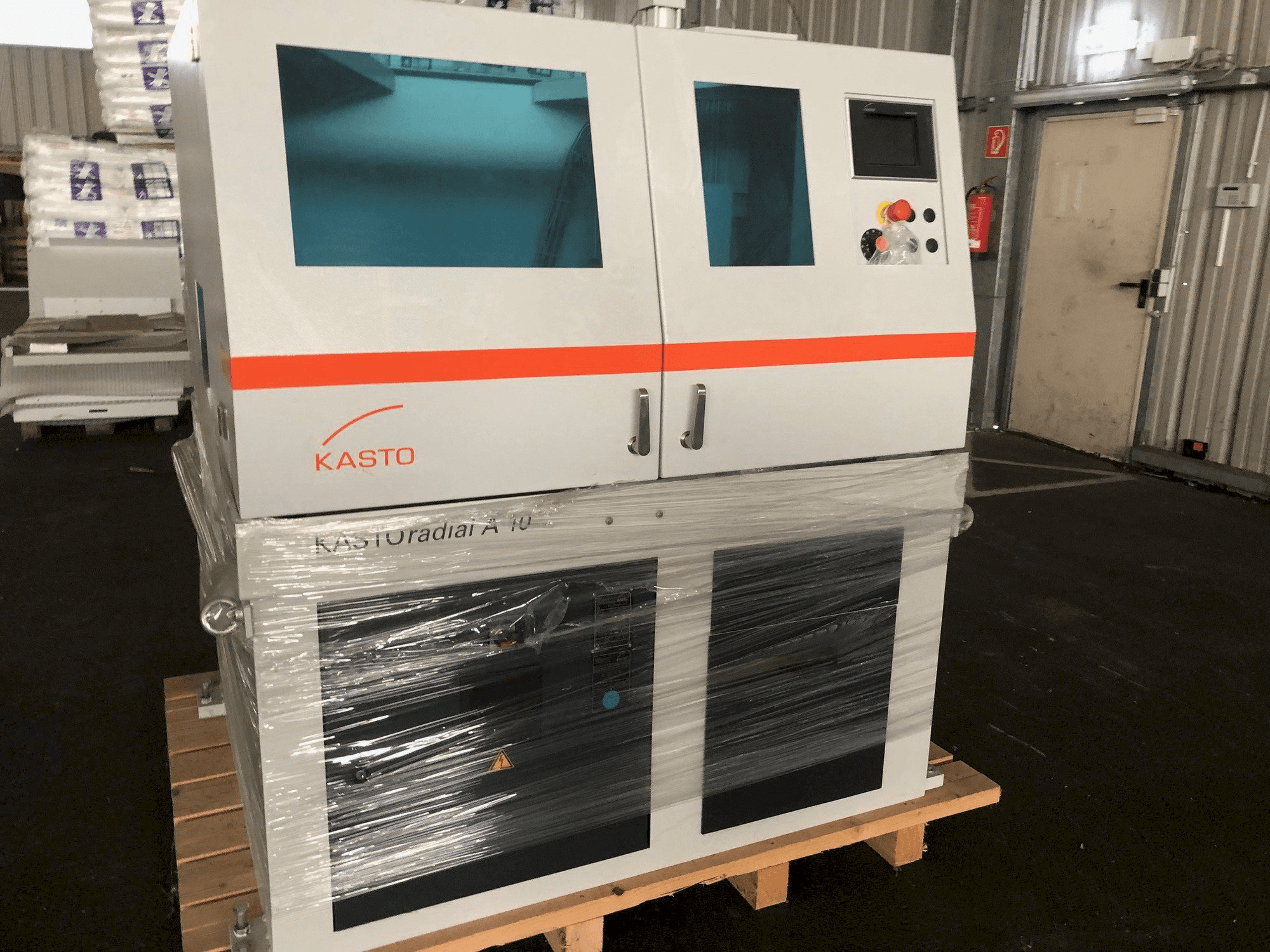 Vista frontal de la máquina KASTO Radial A10