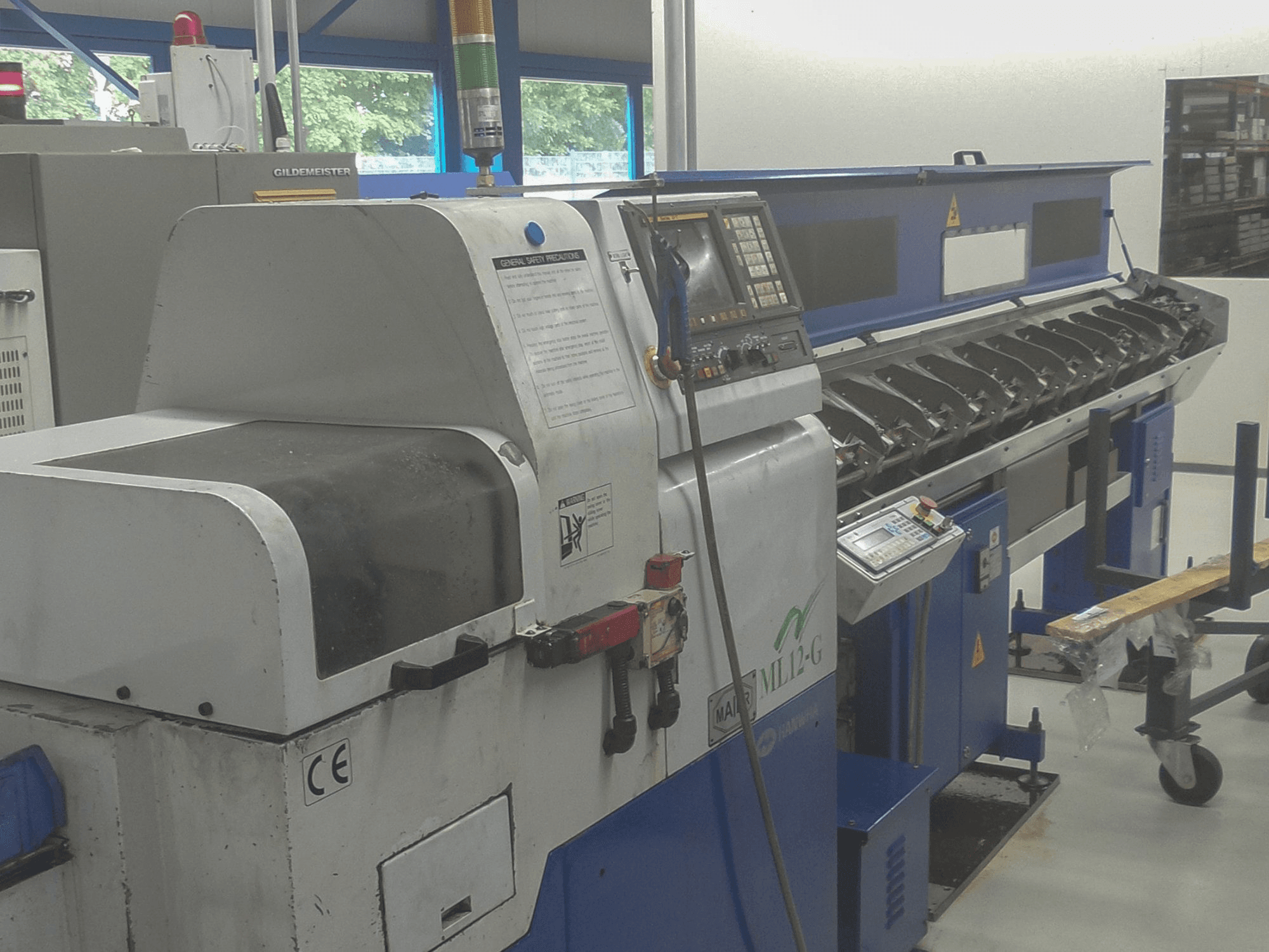 Vista izquierda de la máquina Maier ML-12