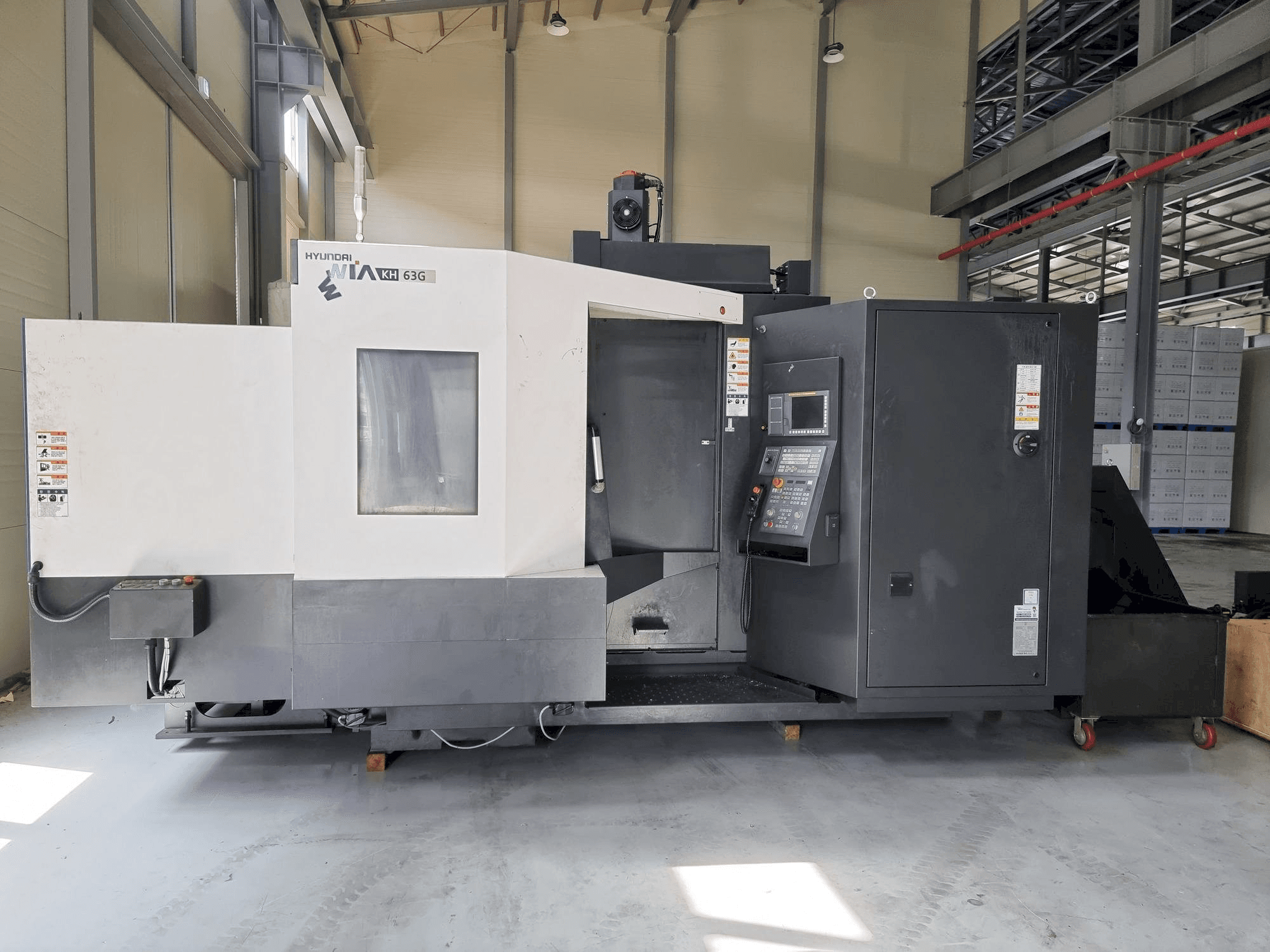 Vista frontal de la máquina Hyundai Wia KH63G