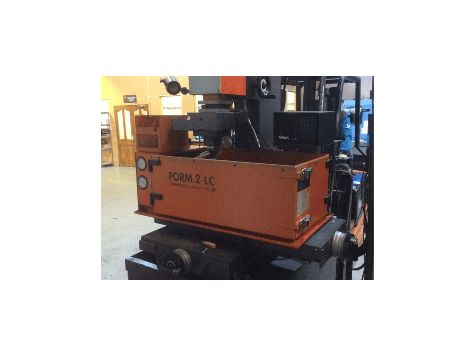 Vista frontal de la máquina CHARMILLES Form 2-LC