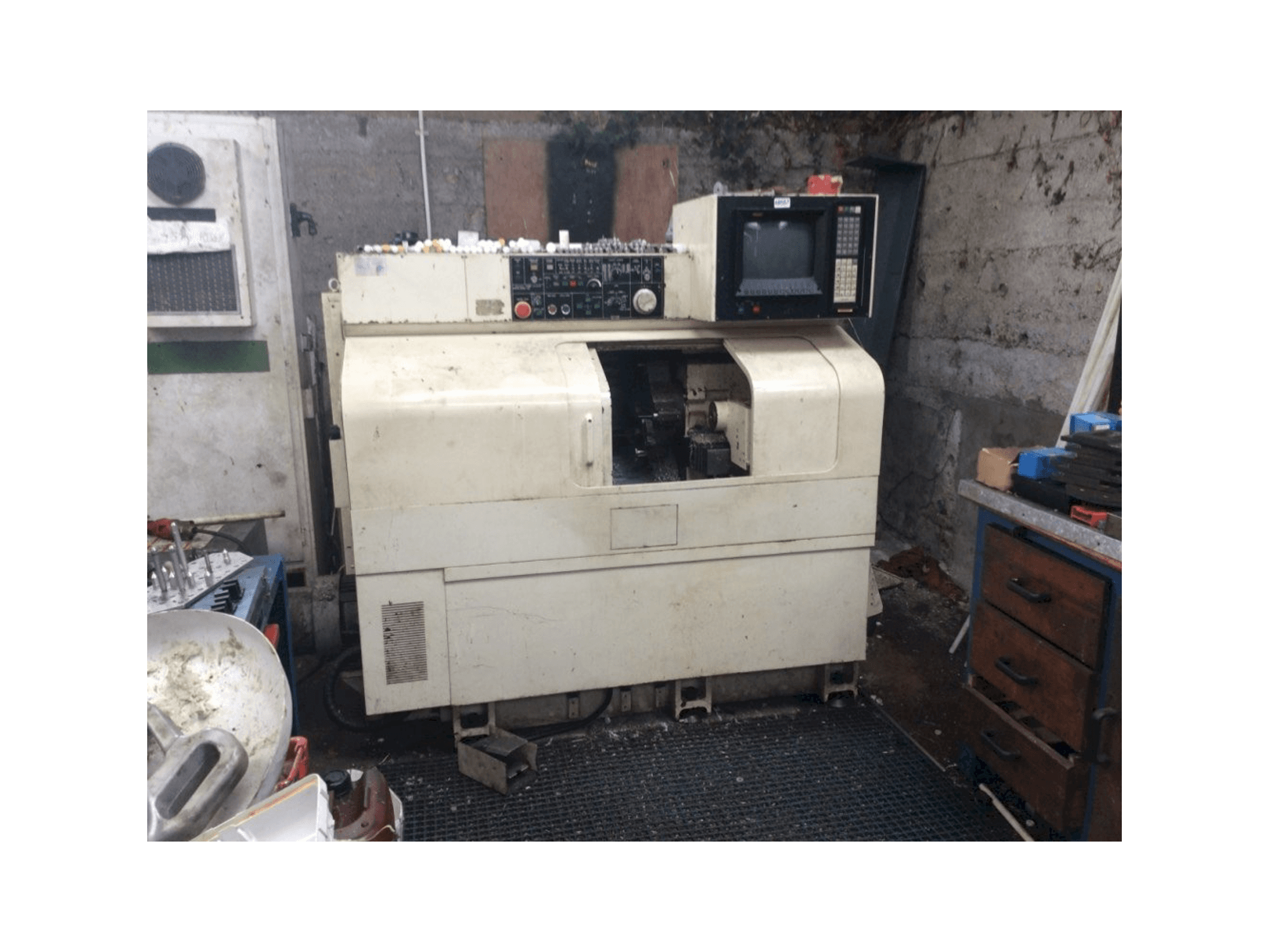 Vista frontal de la máquina NAKAMURA-TOME TMC-15