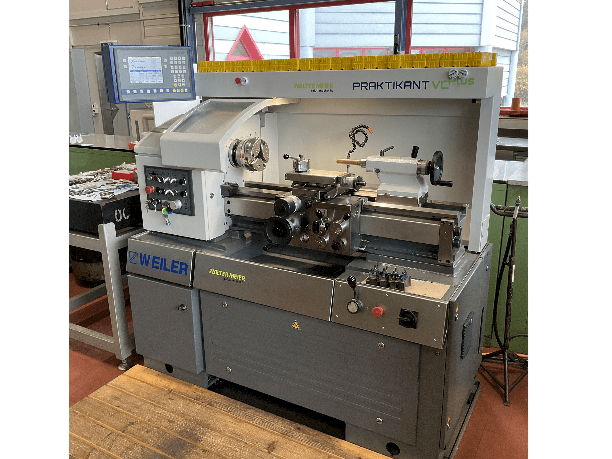 Vista frontal de la máquina Weiler Praktikant VCplus