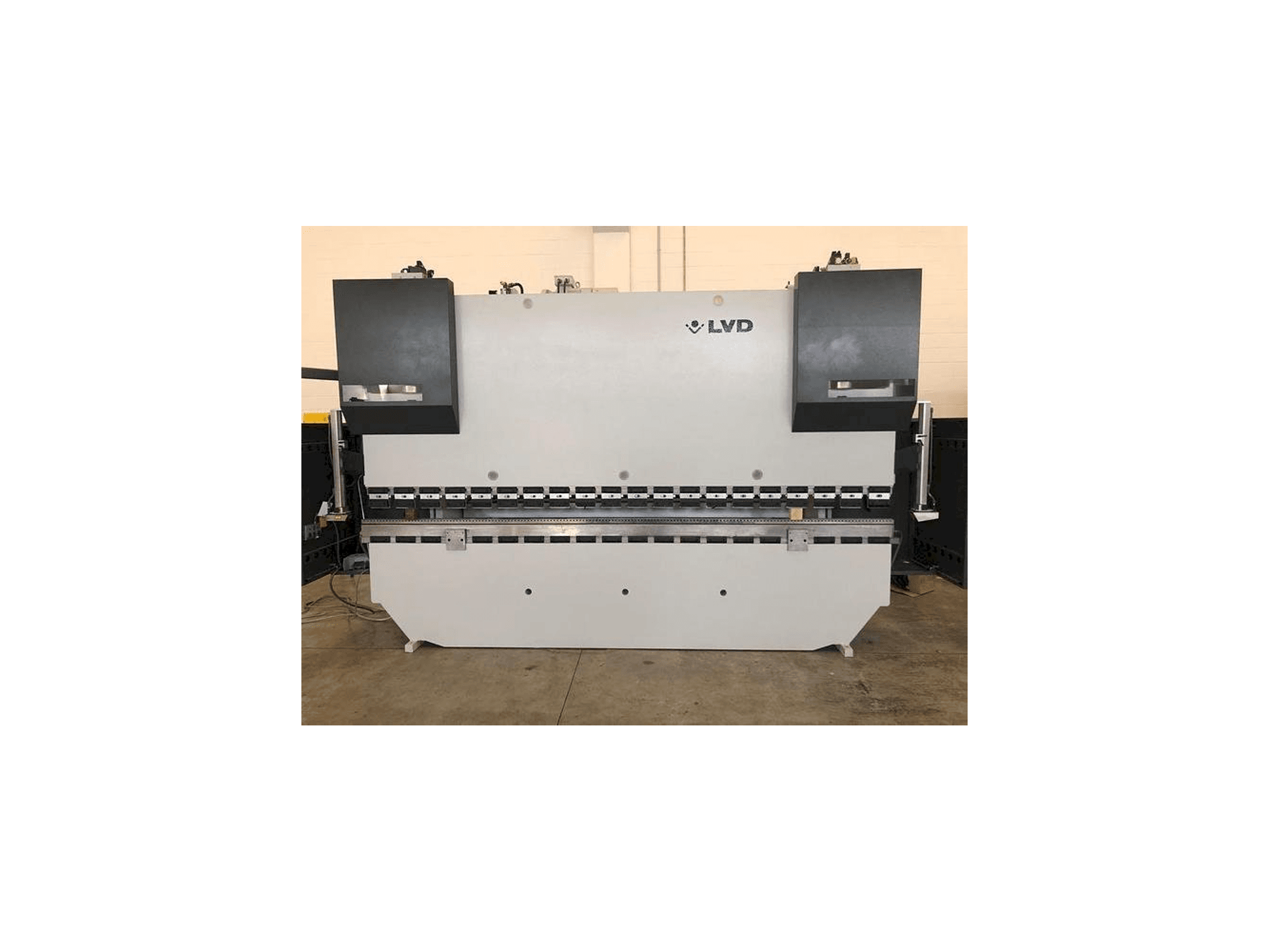 Vista frontal de la máquina LVD PPEB 170/40