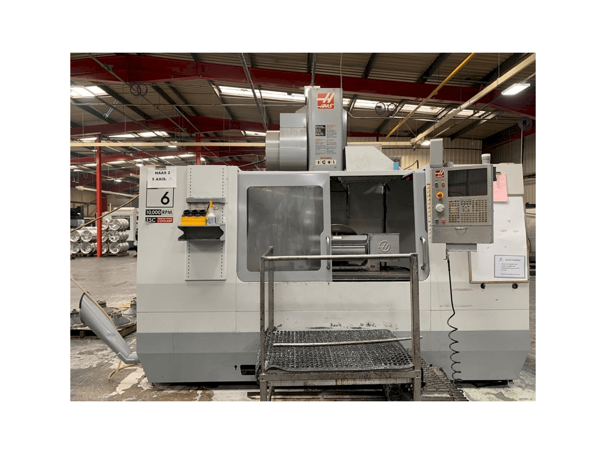 Vista frontal de la máquina HAAS VF-6/40