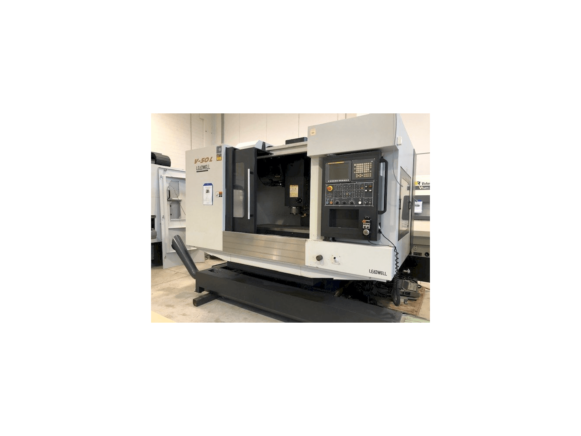 Vista frontal de la máquina Leadwell V50L