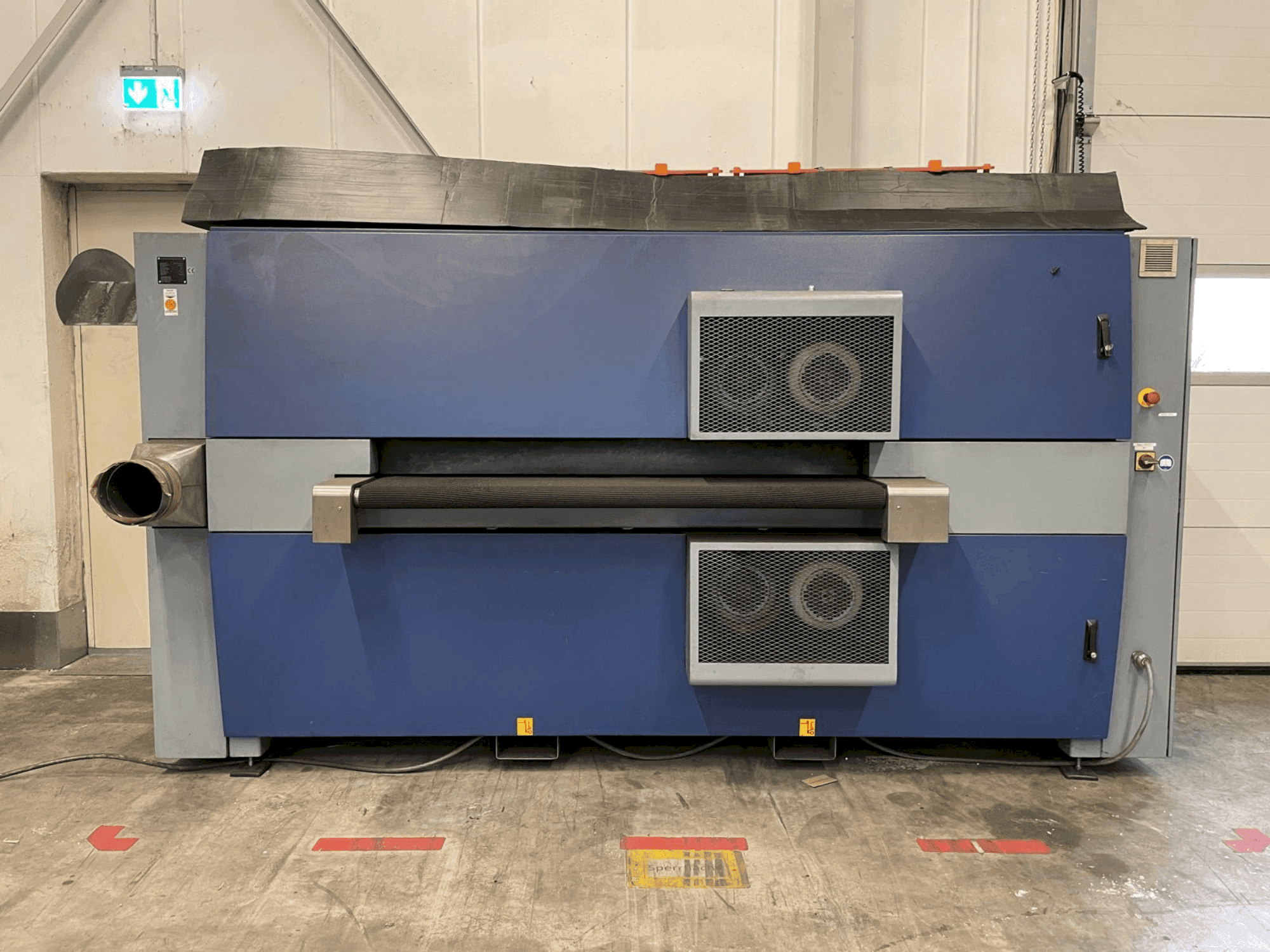 Vista frontal de la máquina LISSMAC SBM-M 1500 B2