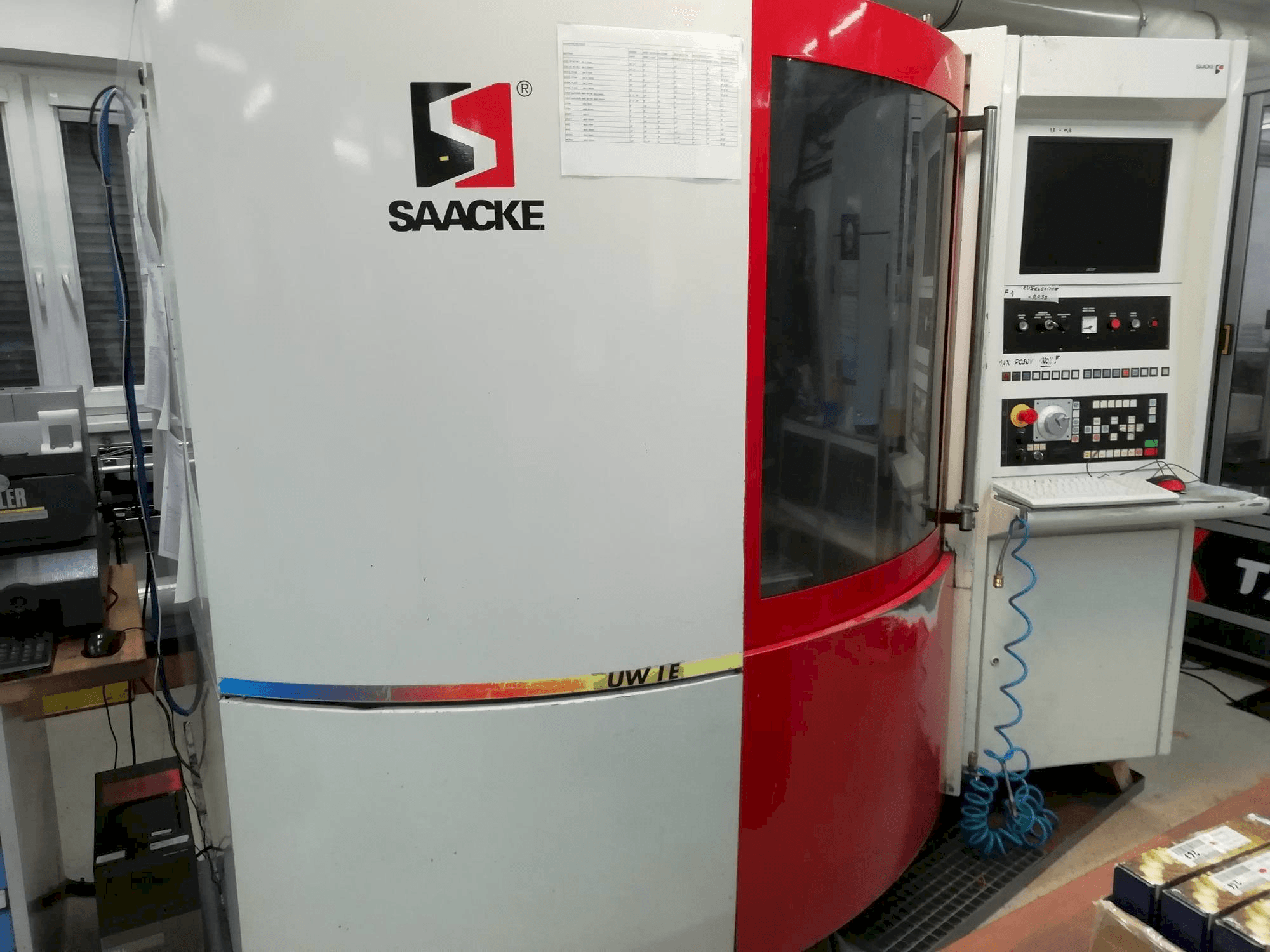 Vista frontal de la máquina SAACKE UWIE 208485