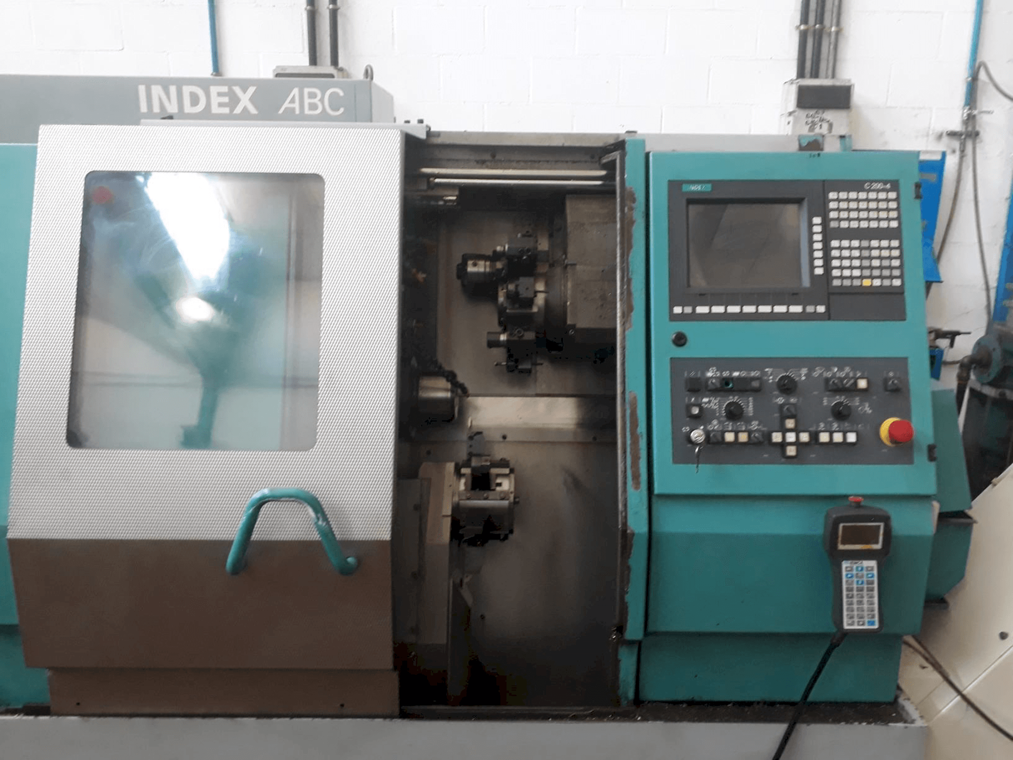 Vista frontal de la máquina Index ABC