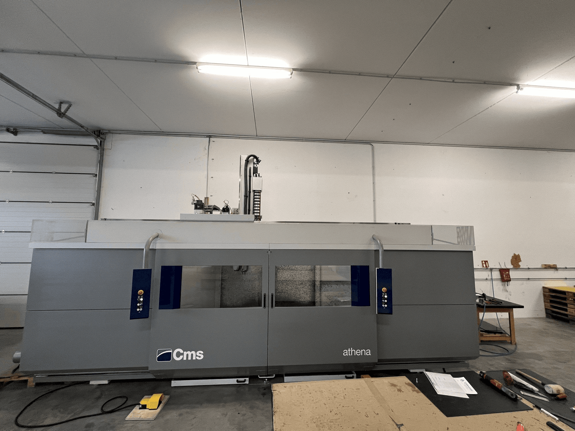 Vista frontal de la máquina CMS Athena A3 OCE