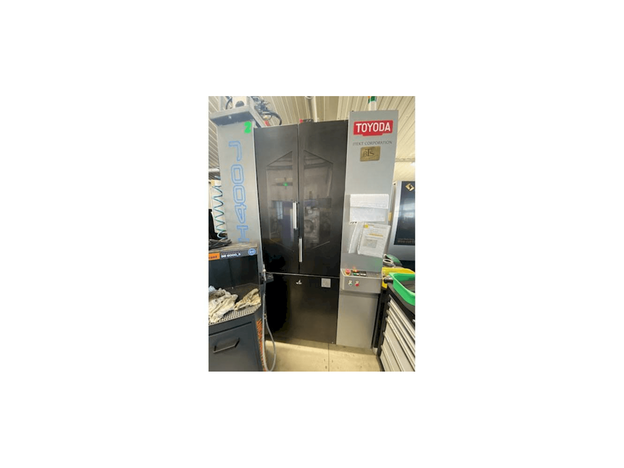 Vista frontal de la máquina TOYODA FH400J