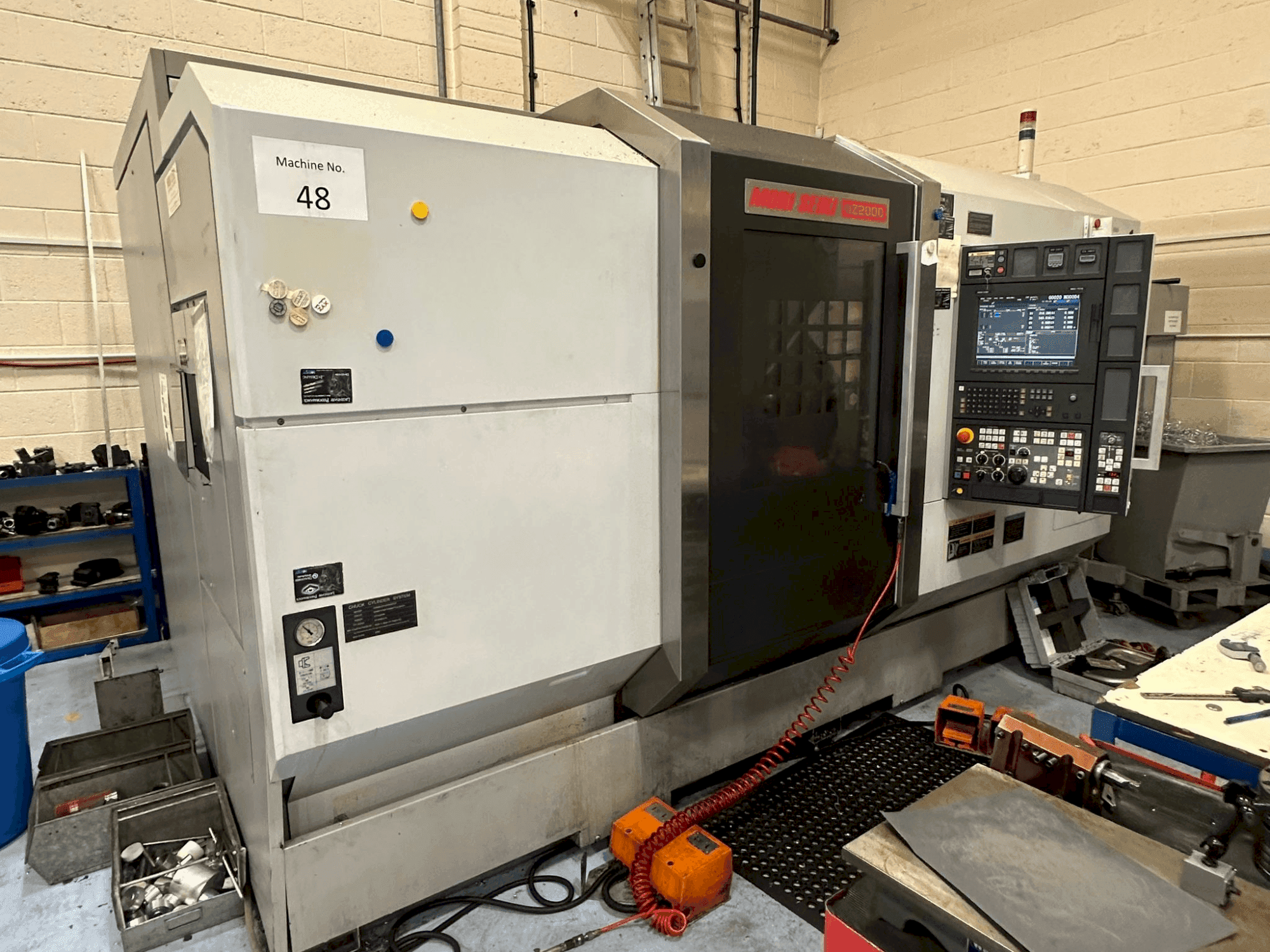 Vista frontal de la máquina MORI SEIKI NZ2000