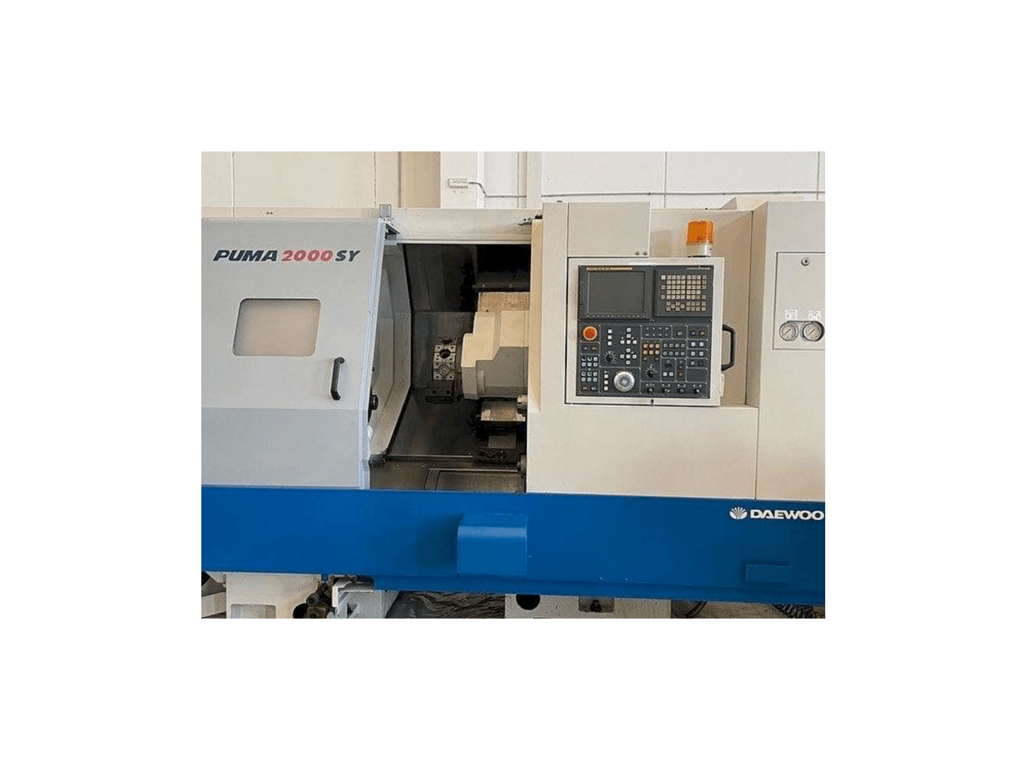 Vista frontal de la máquina Doosan Puma 2000SY