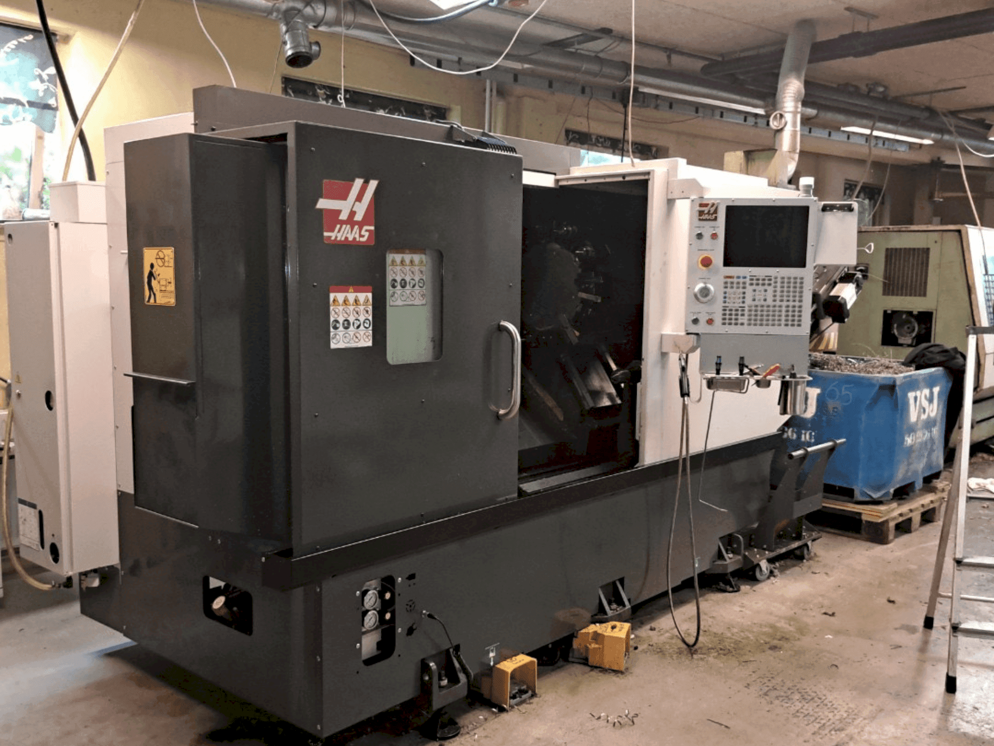 Vista frontal de la máquina HAAS ST-30 Y