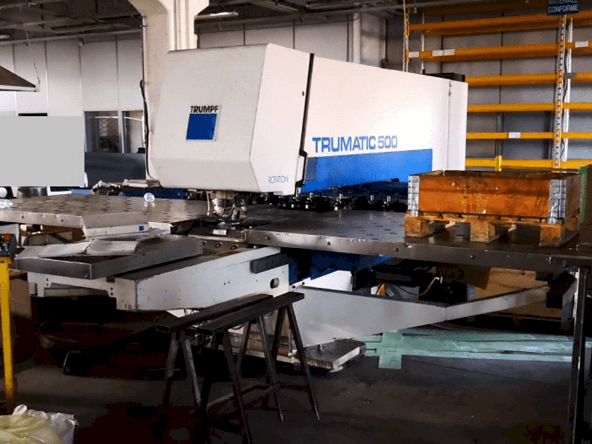 Vista frontal de la máquina Trumpf Trumatic 500R