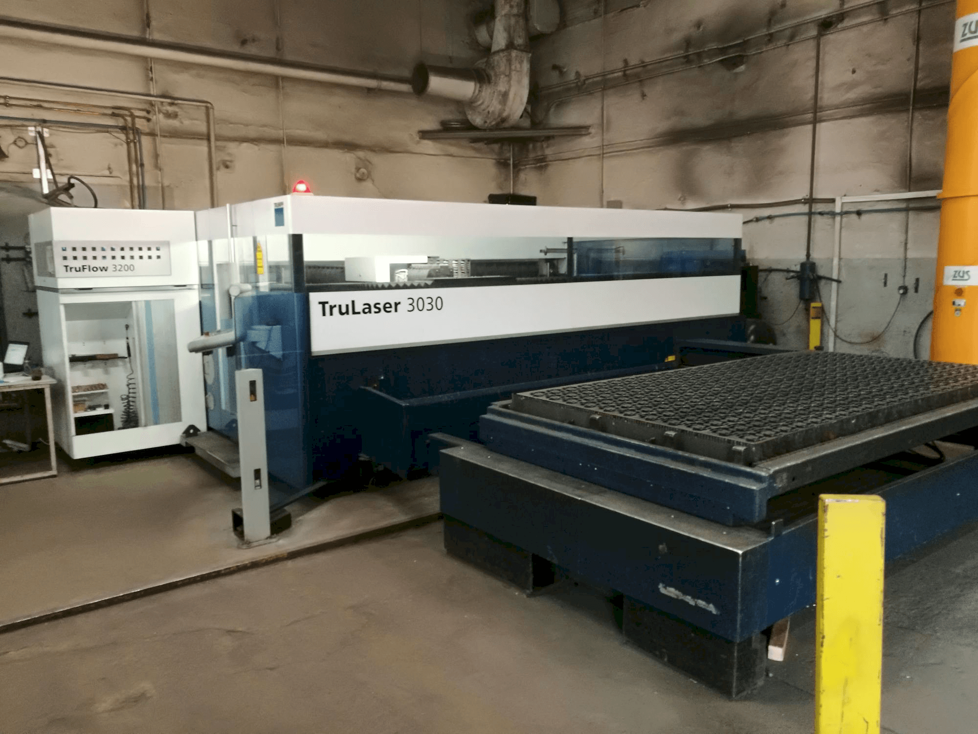 Vista frontal de la máquina Trumpf TruLaser 3030 L20