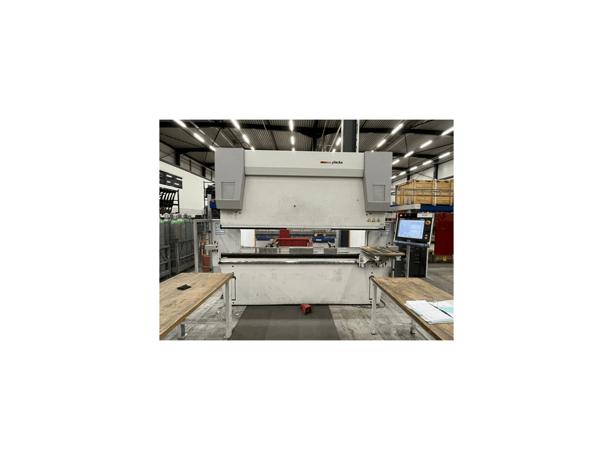 Vista frontal de la máquina PLACKE HQPB P595