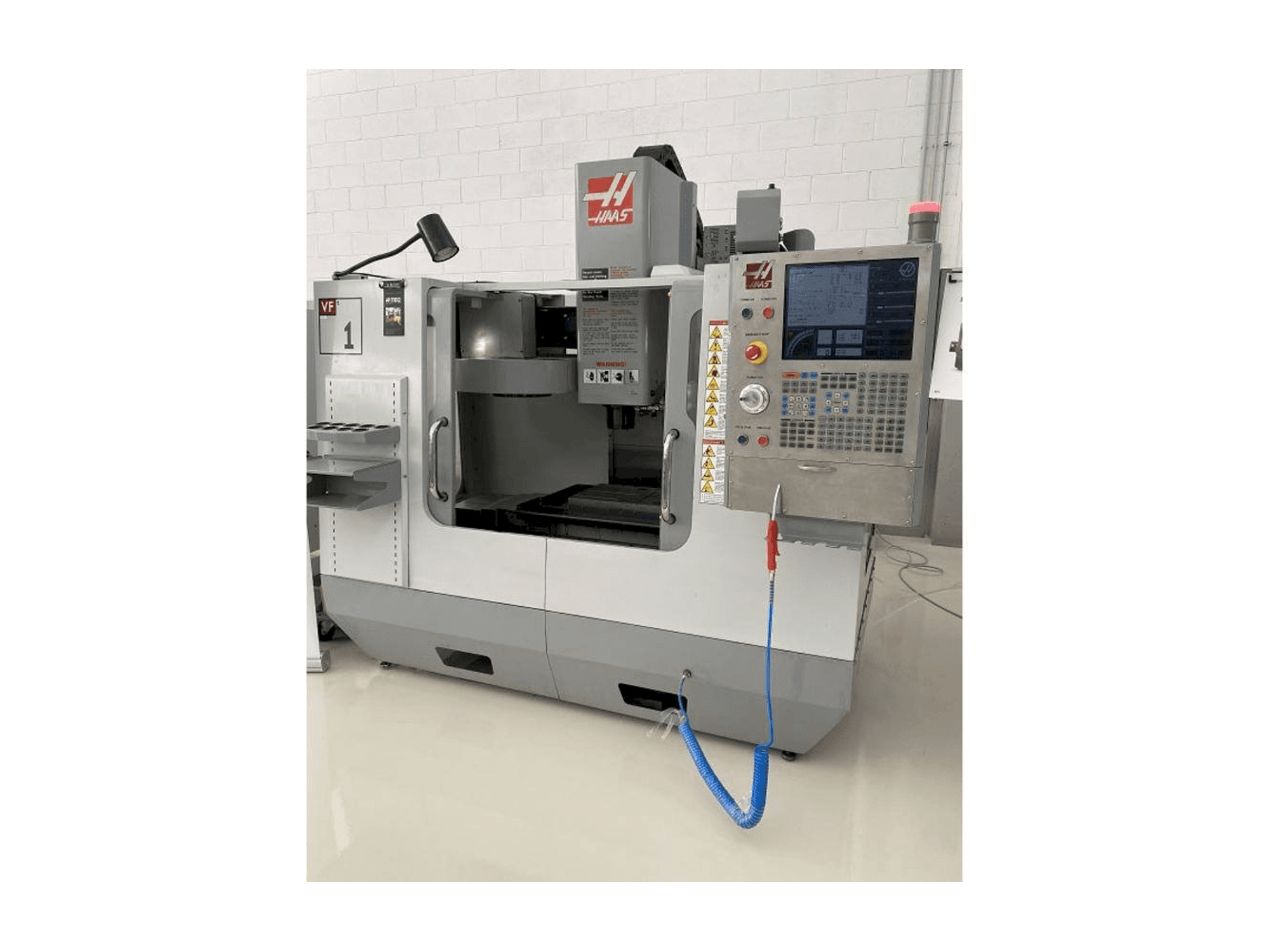 Vista frontal de la máquina HAAS VF-1