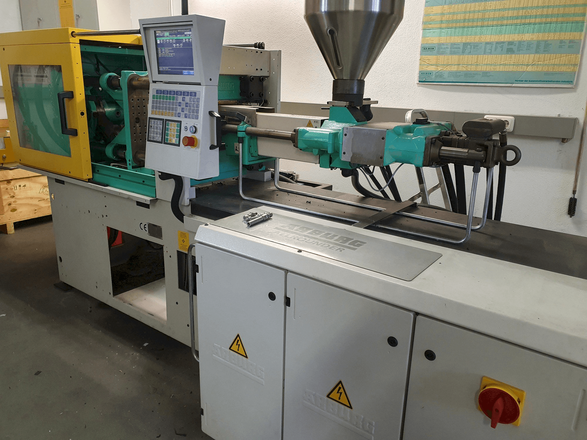 Vista frontal de la máquina Arburg Allrounder 320 KS 700-100