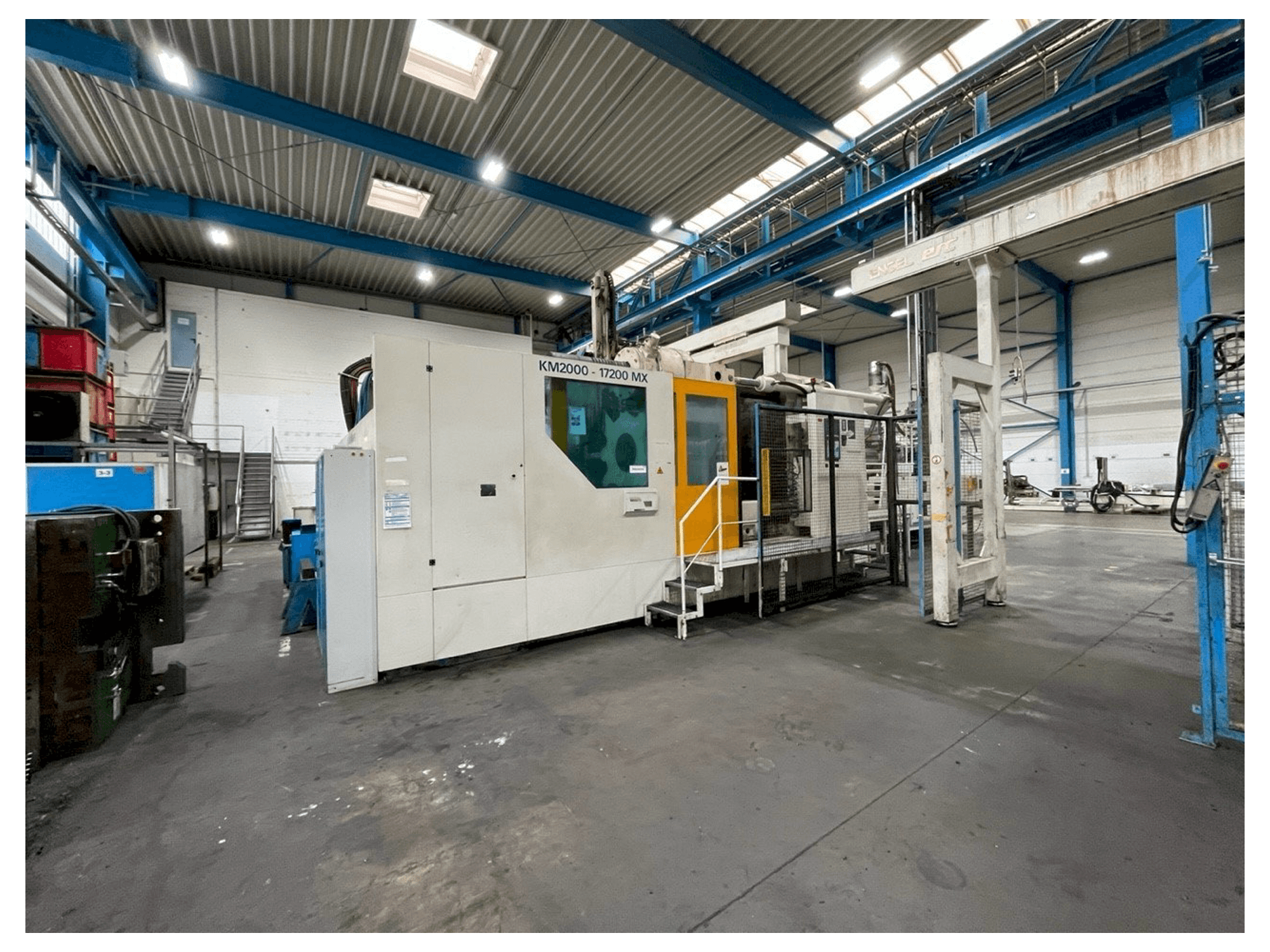 Vista frontal de la máquina Krauss Maffei KM 2000 17200 MX