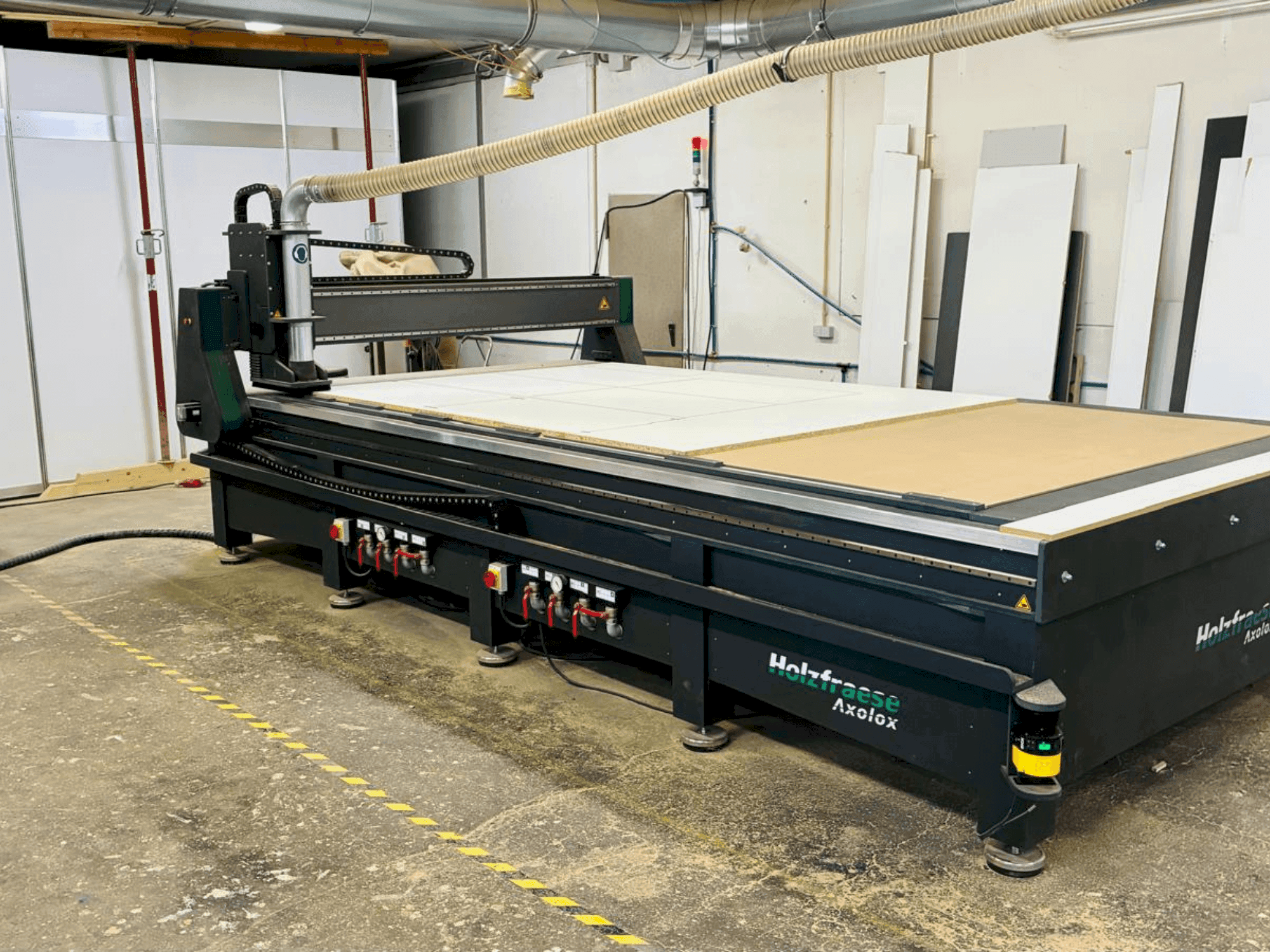 Vista frontal de la máquina GEWEMA AXOLOX 4021