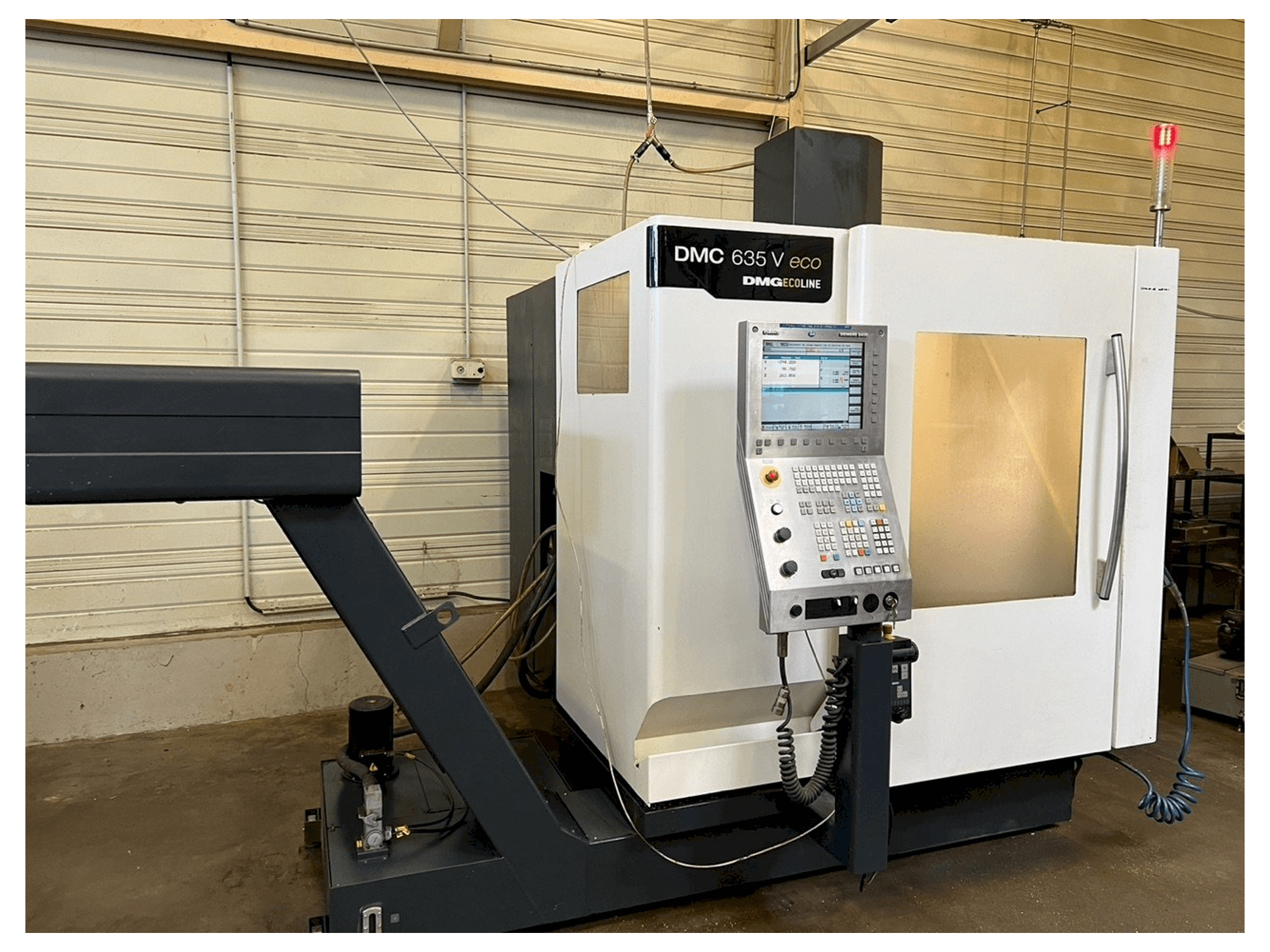 Vista frontal de la máquina DMG DMC 635V ECOLINE