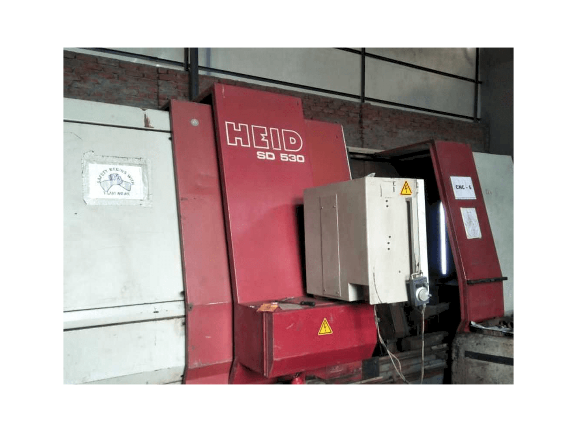 Vista frontal de la máquina HEID SD-530