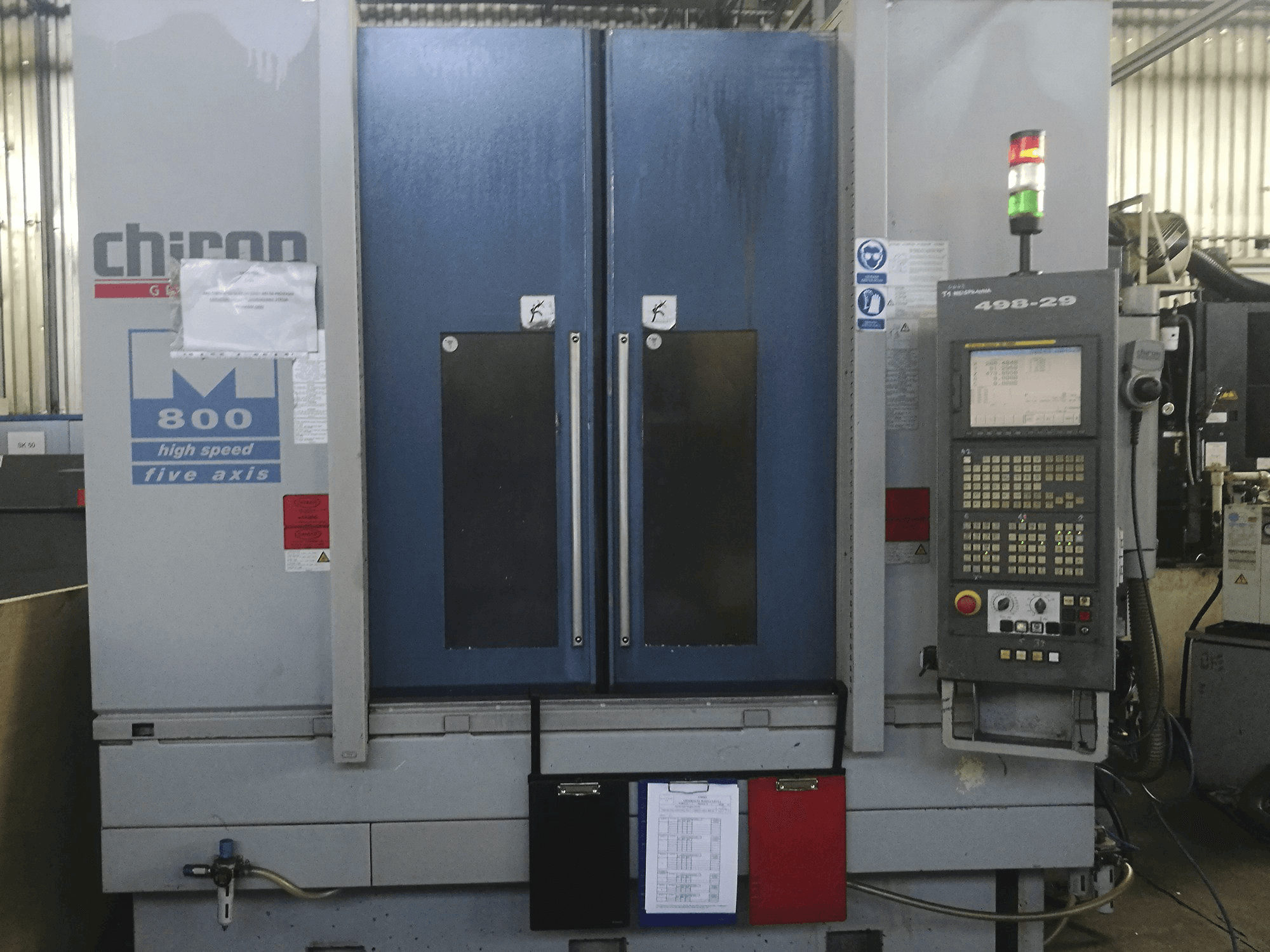 Vista frontal de la máquina CHIRON MILL 800