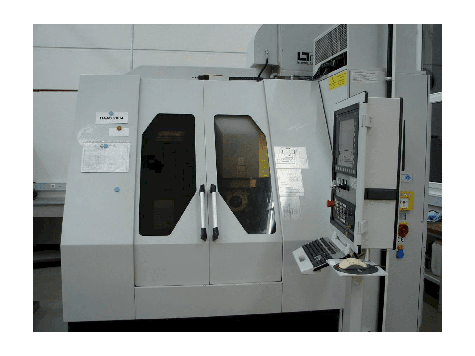 Vista frontal de la máquina HAAS Multigrind AF