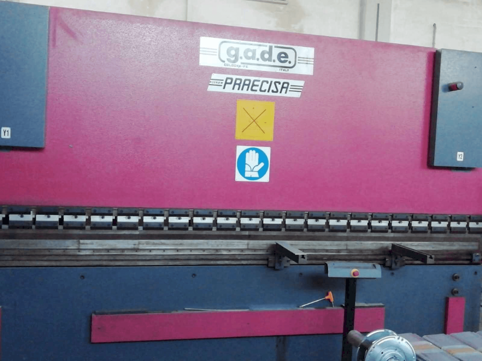 Vista frontal de la máquina Gade PS-C 4120