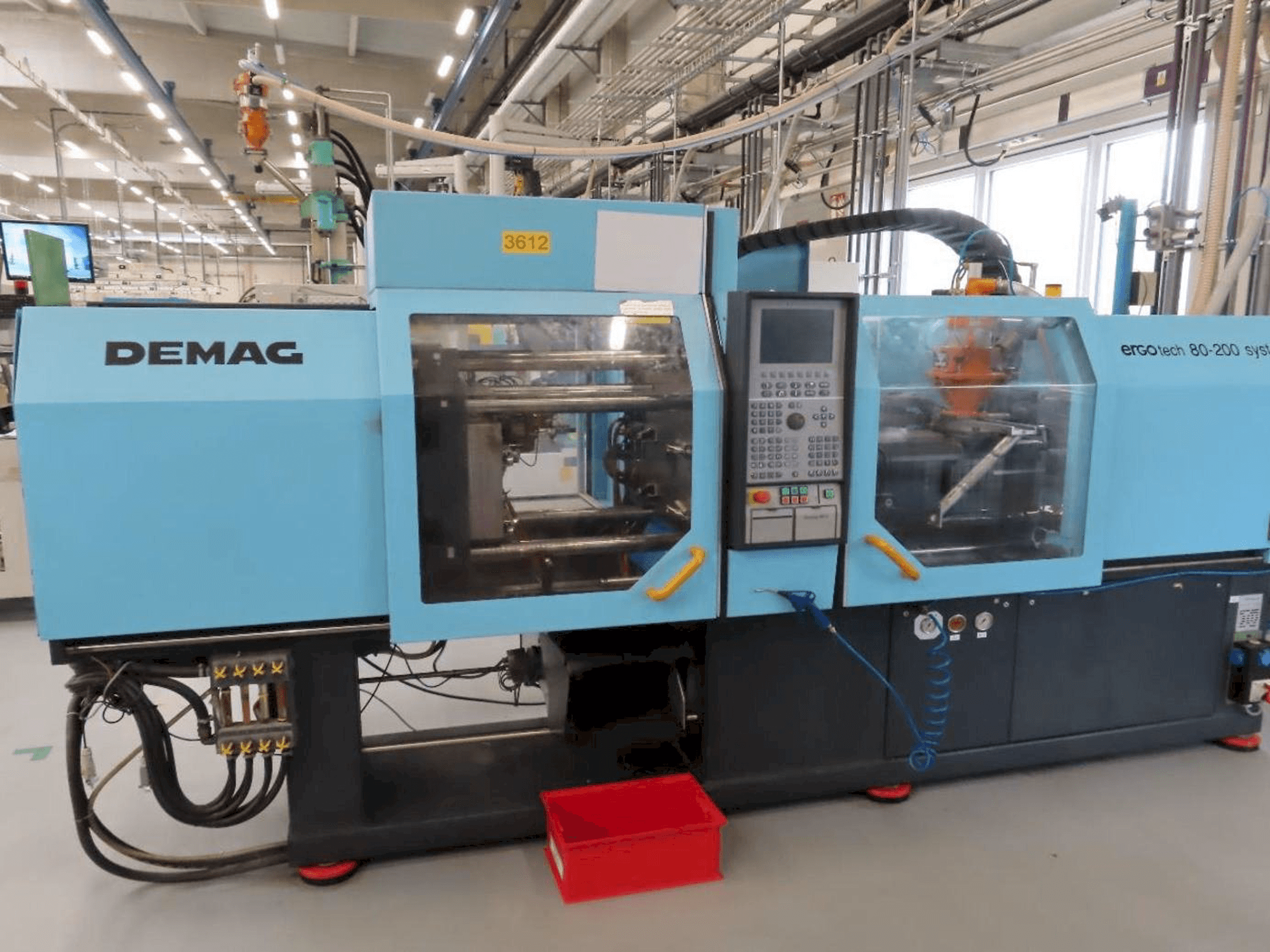 Vista frontal de la máquina DEMAG Ergotech 80-200 System