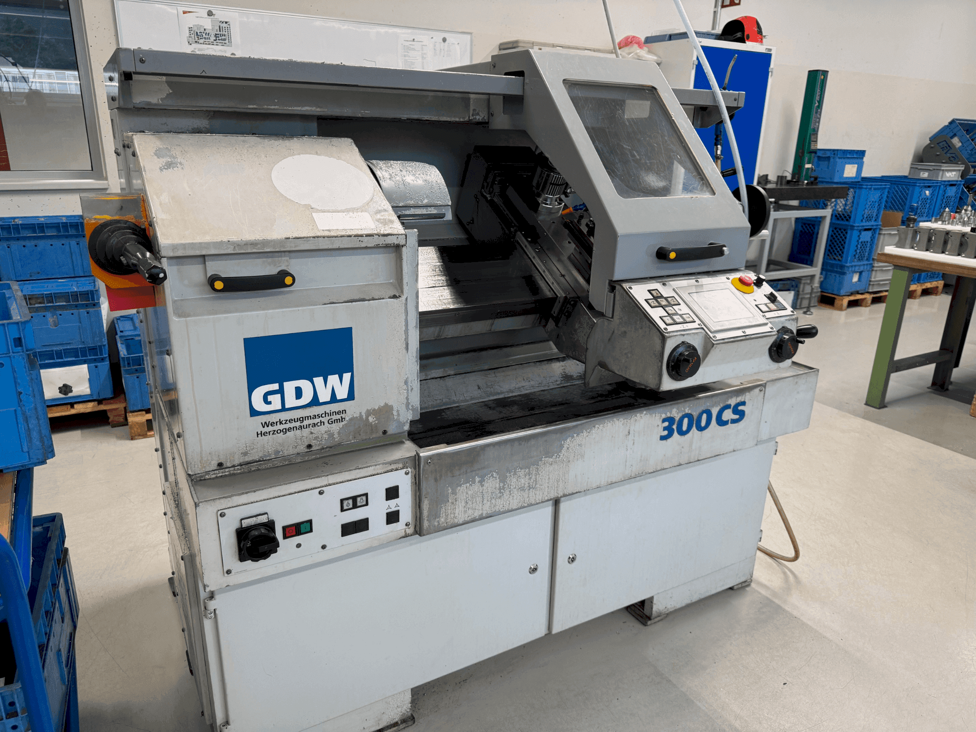Vista frontal de la máquina GDW 300 CS