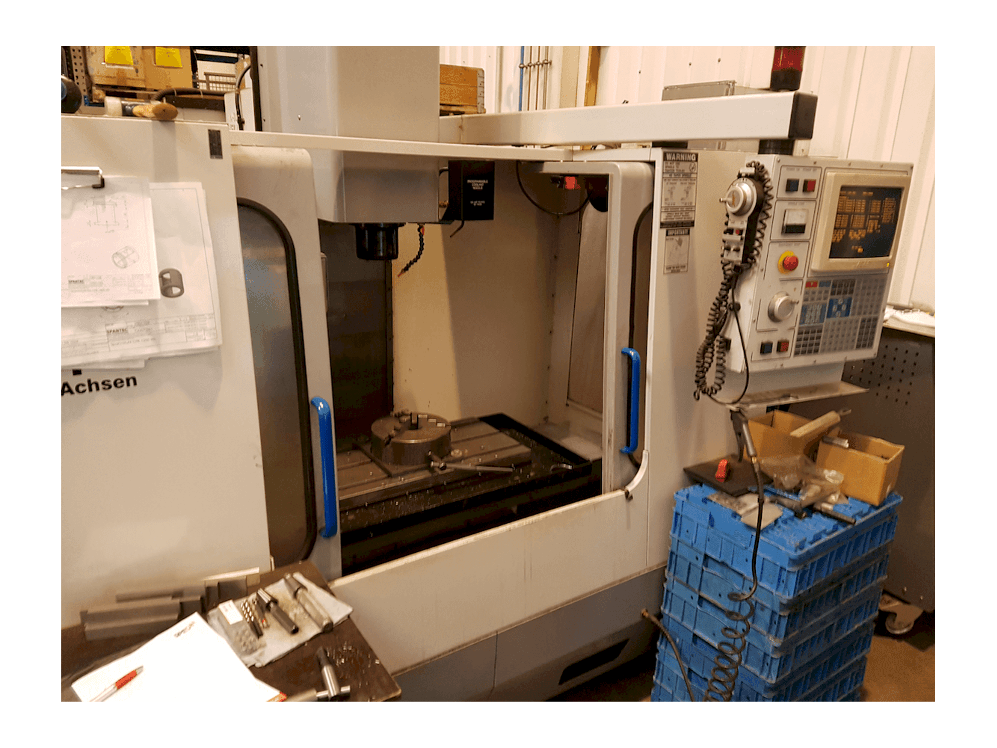 Vista frontal de la máquina HAAS VF1