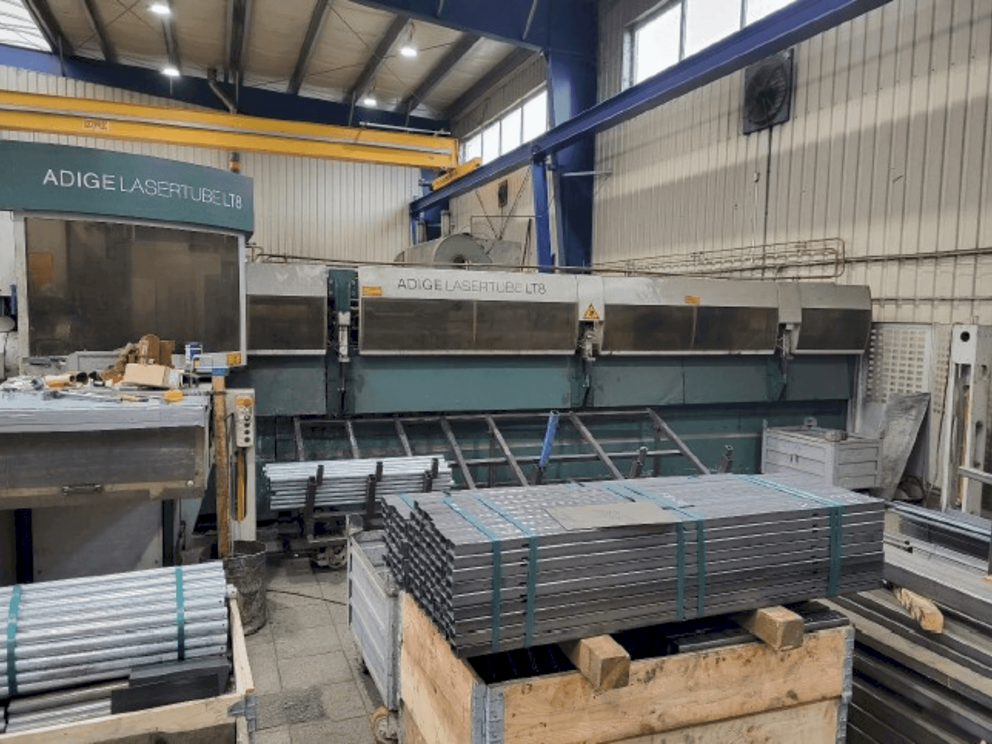 Vista frontal de la máquina BLM Adige LT 8