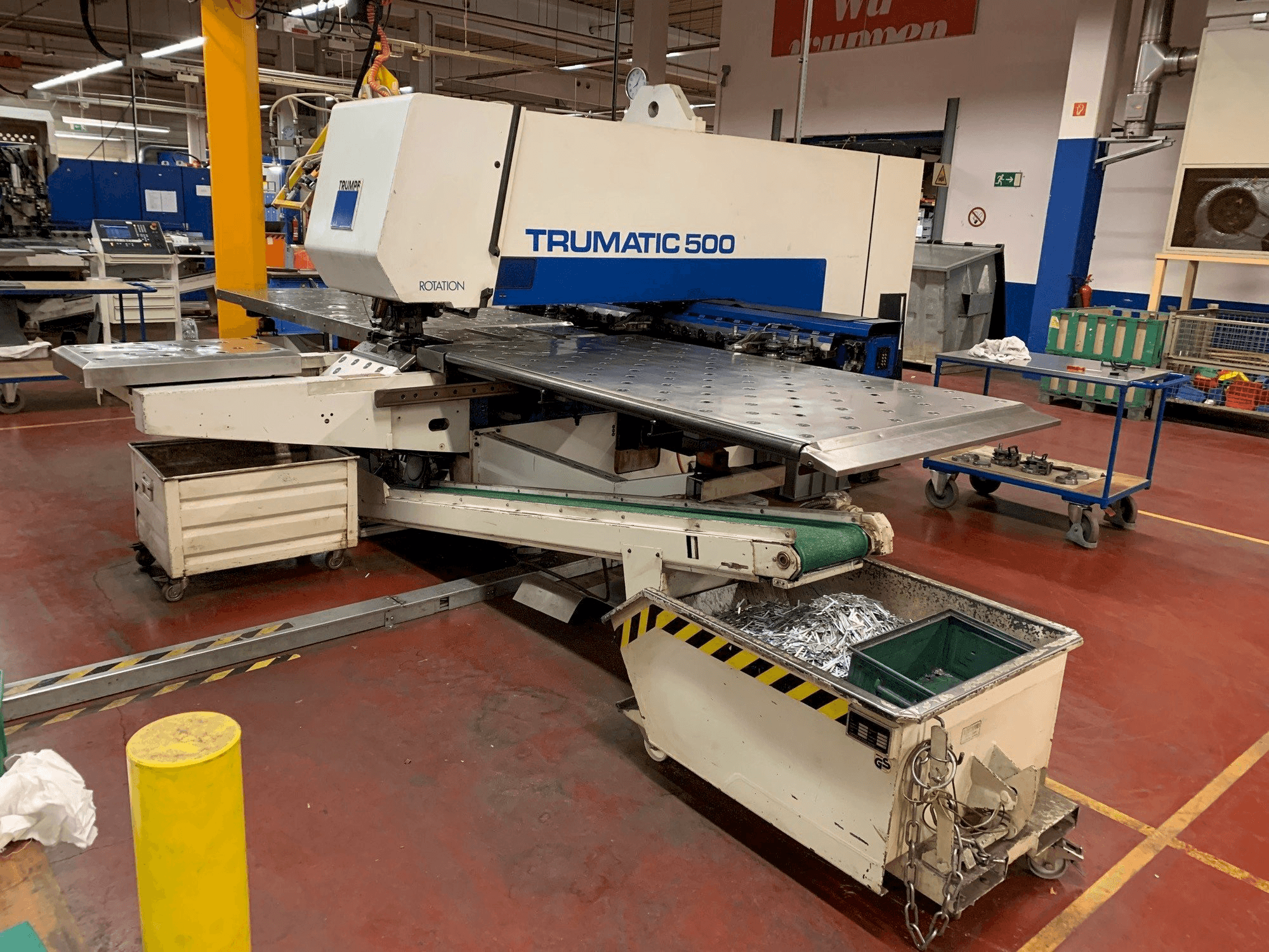 Vista frontal de la máquina Trumpf TC 500 R