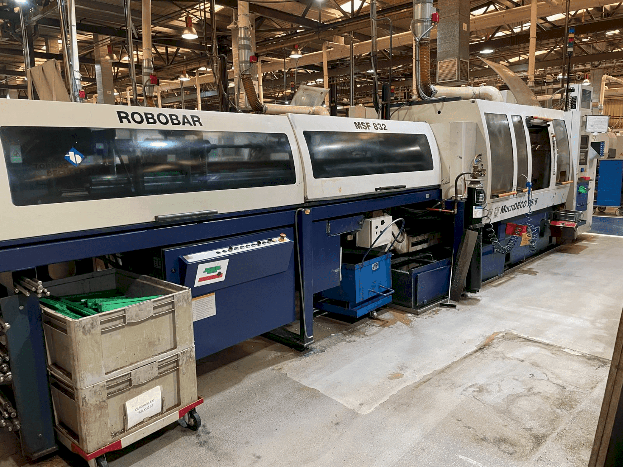 Vista frontal de la máquina Tornos-Bechler MultiDeco 26-6