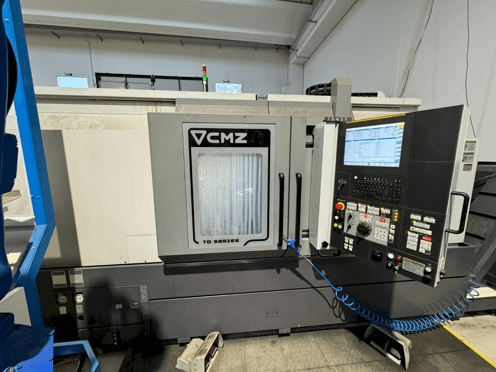 Vista frontal de la máquina CMZ TD 45 Y 1350