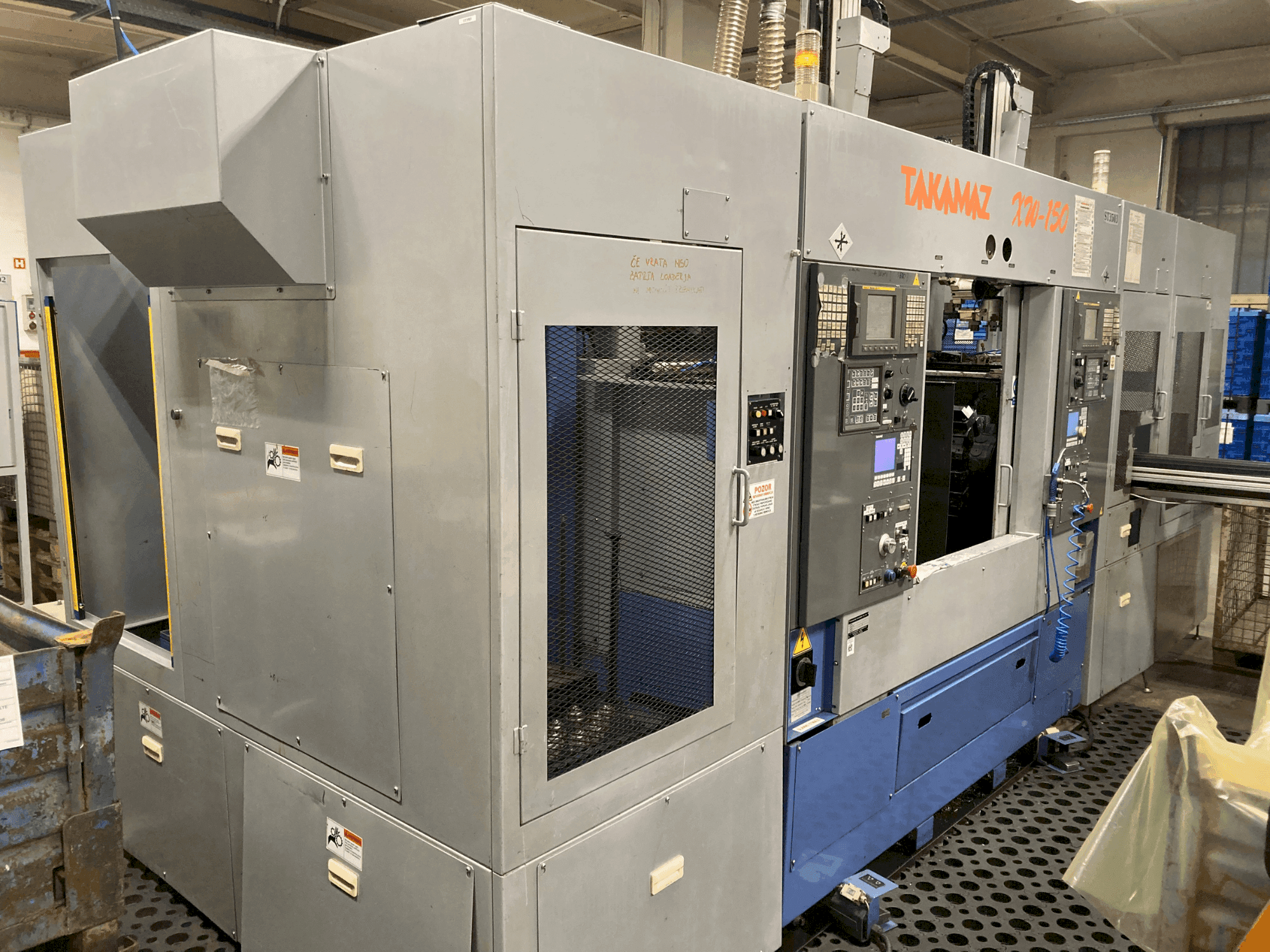 Vista frontal de la máquina Takamaz XW-150