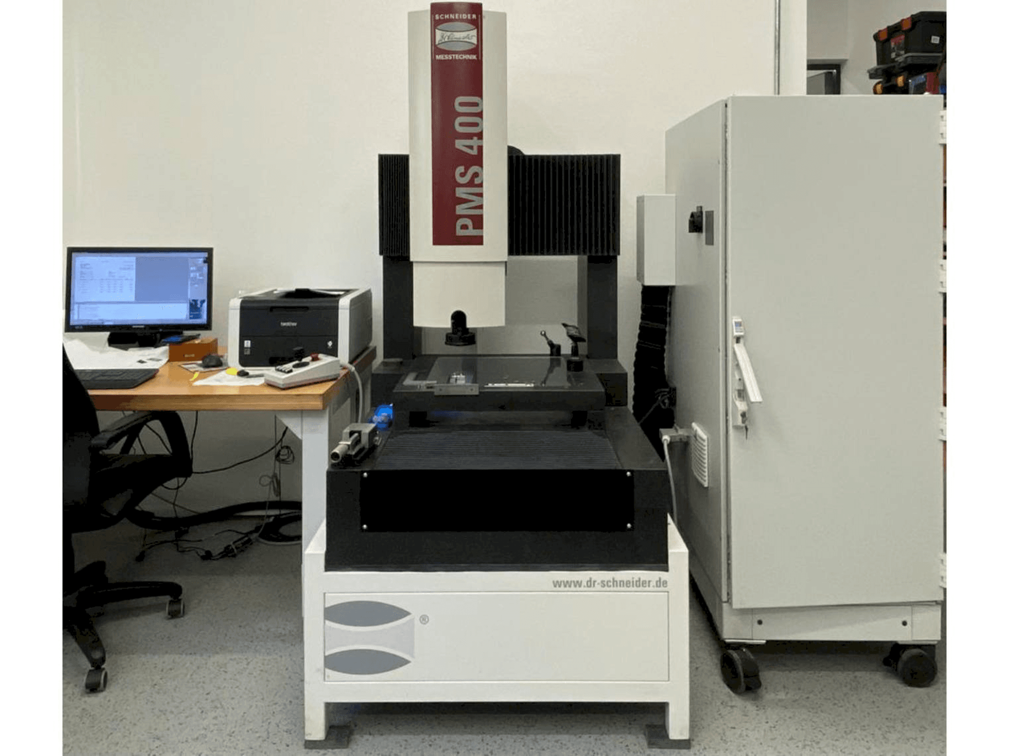 Vista frontal de la máquina HEINRICH SCHNEIDER PMS 400