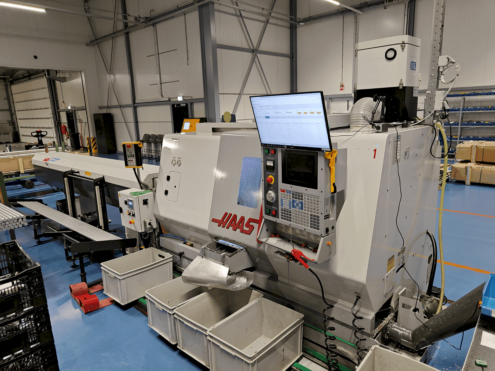 Vista frontal de la máquina HAAS TL-15HE