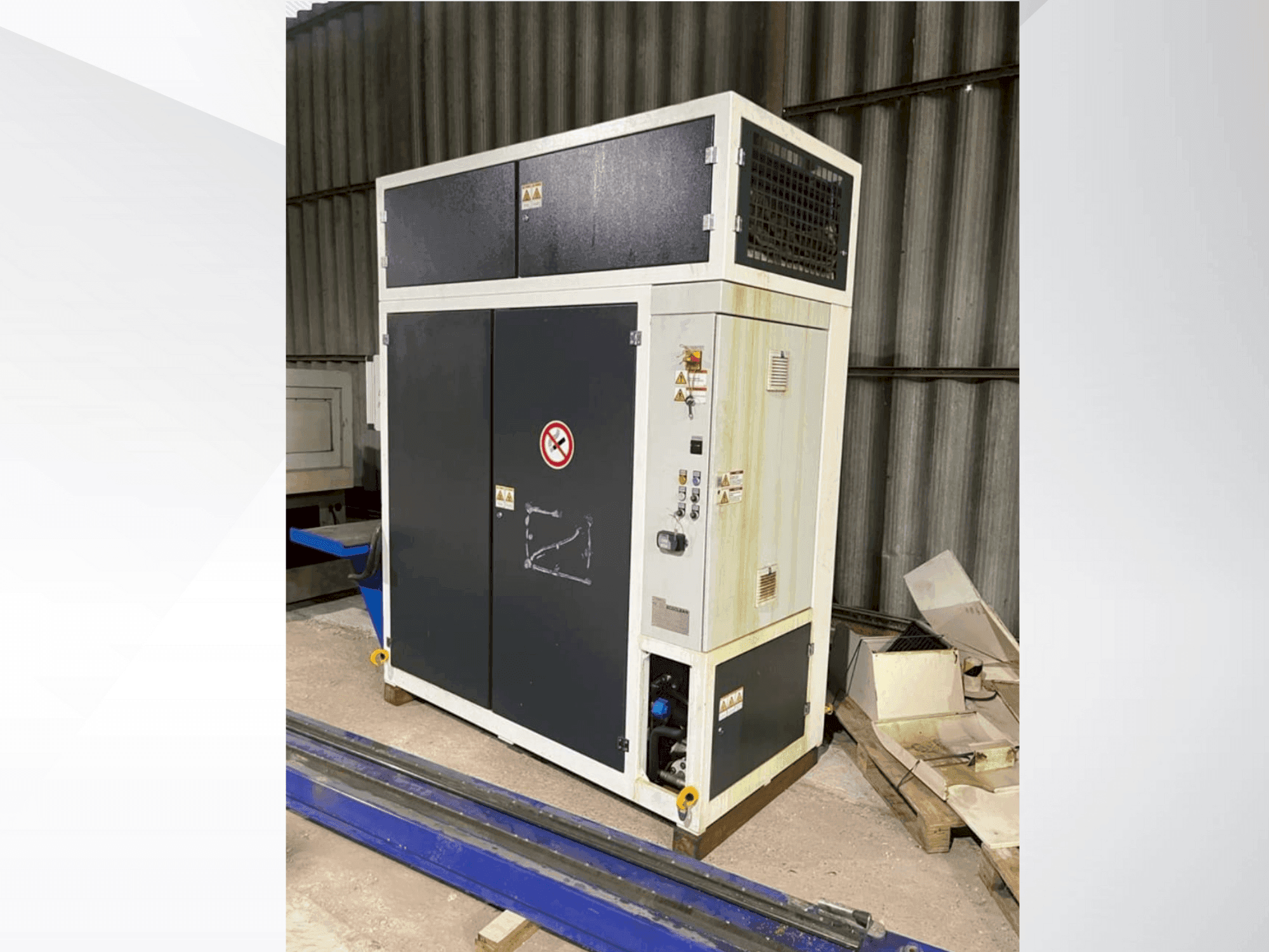 Vista frontal de la máquina DÜRR Ecoclean Minio 85c (2019)