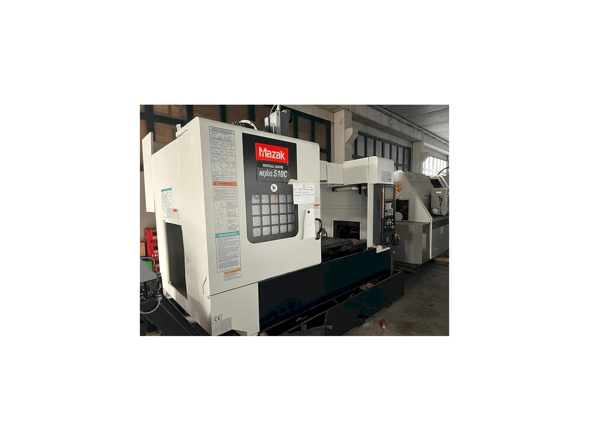 Vista frontal de la máquina Mazak VCN 510C