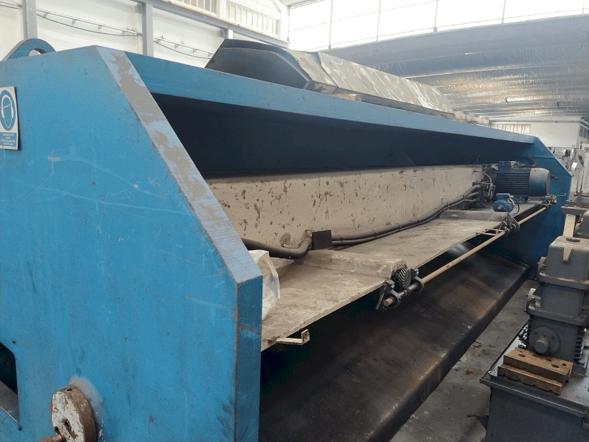 Vista frontal de la máquina JORDI CH 6100 - 10