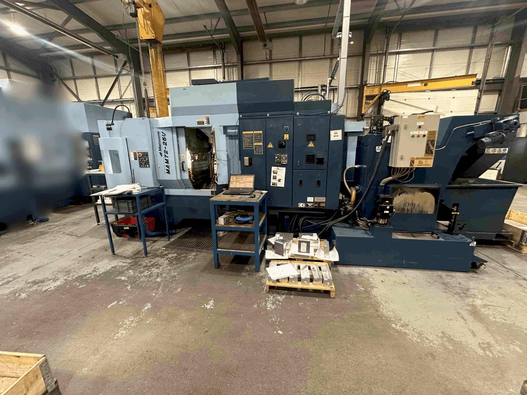 Vista frontal de la máquina Matsuura MAM72-25V
