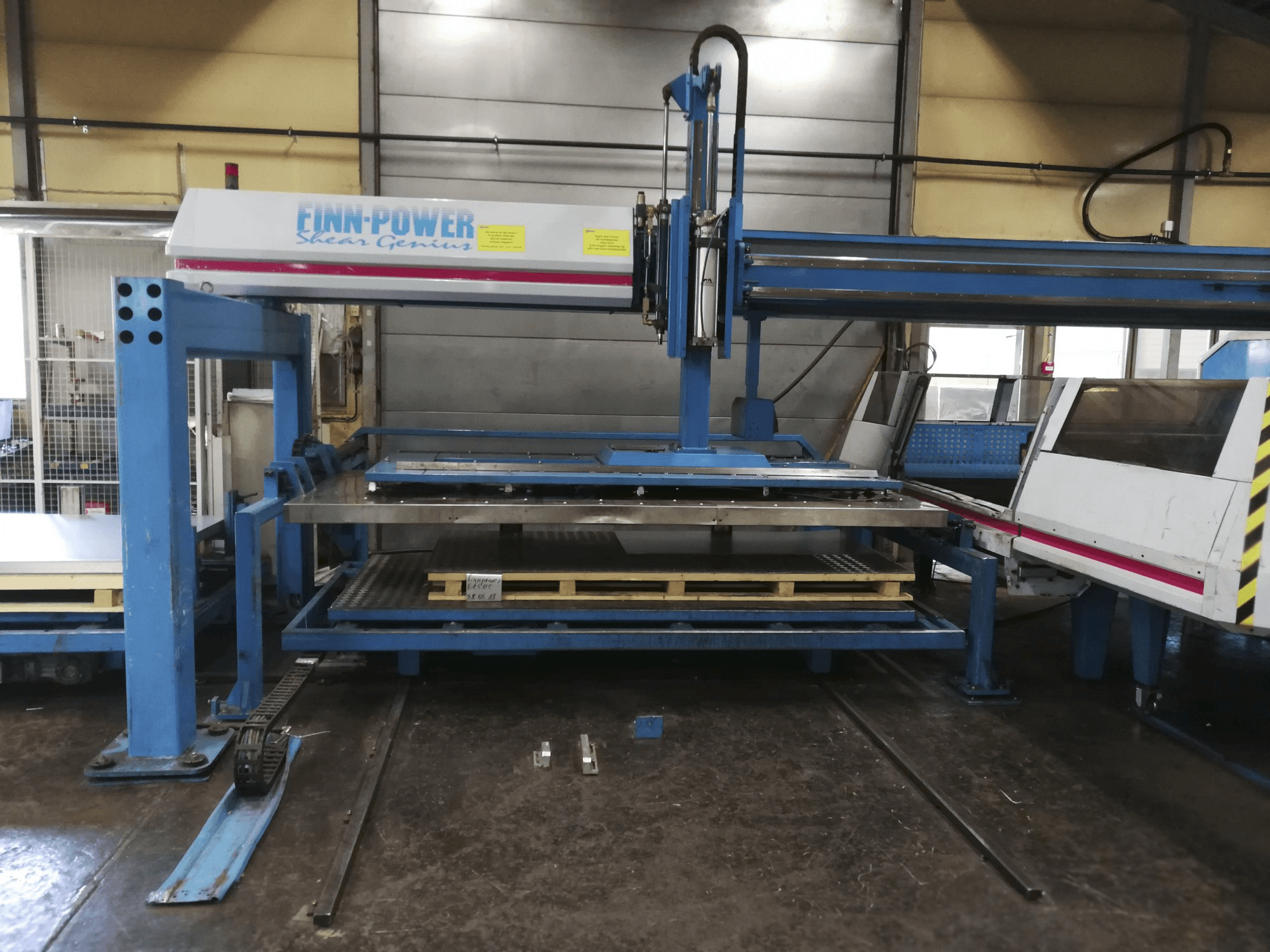 Vista frontal 1 de la máquina Finn-Power TRS 6 SBU